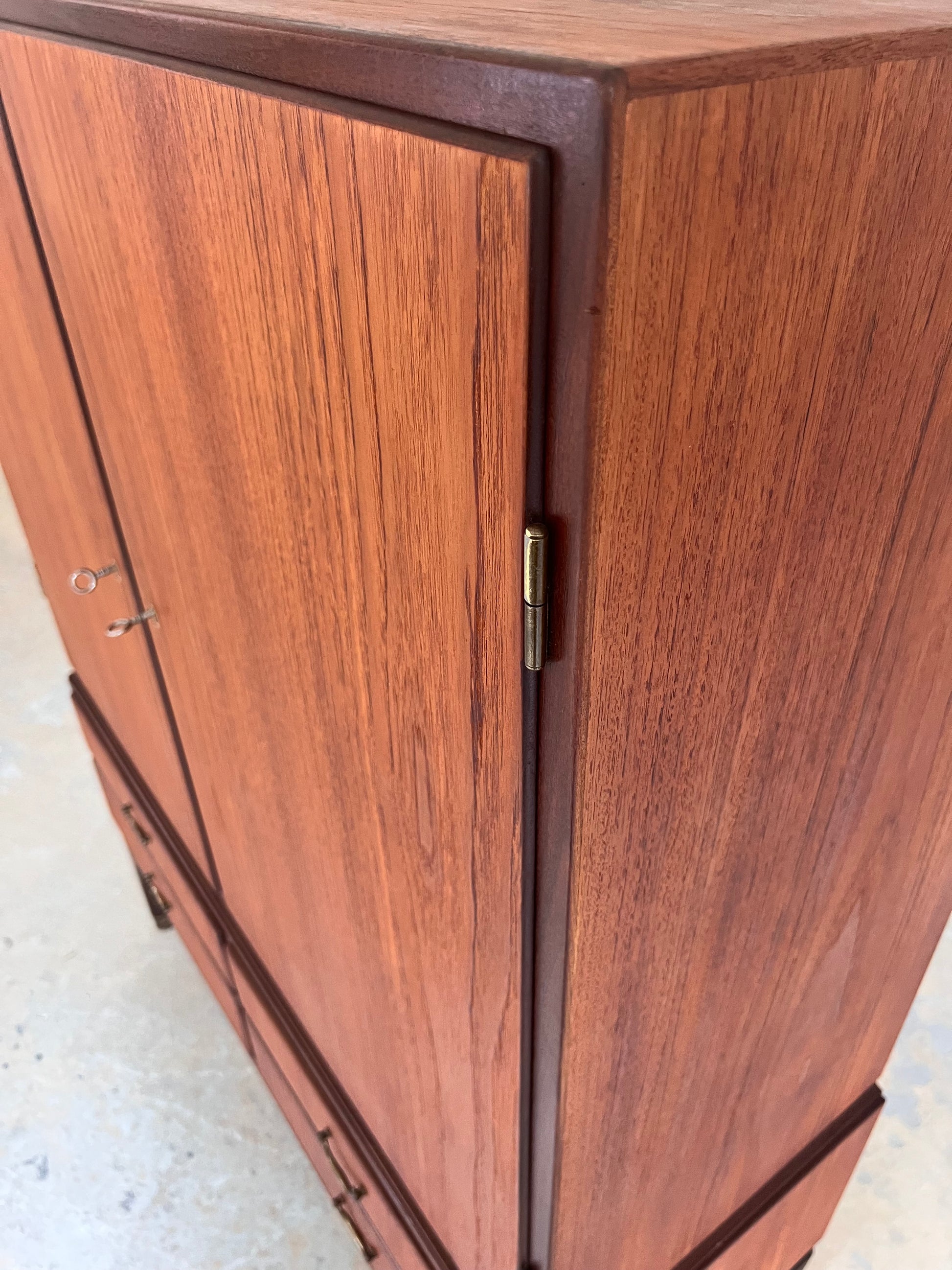 Büroschrank Teak mit Schloss aus Dänemark
