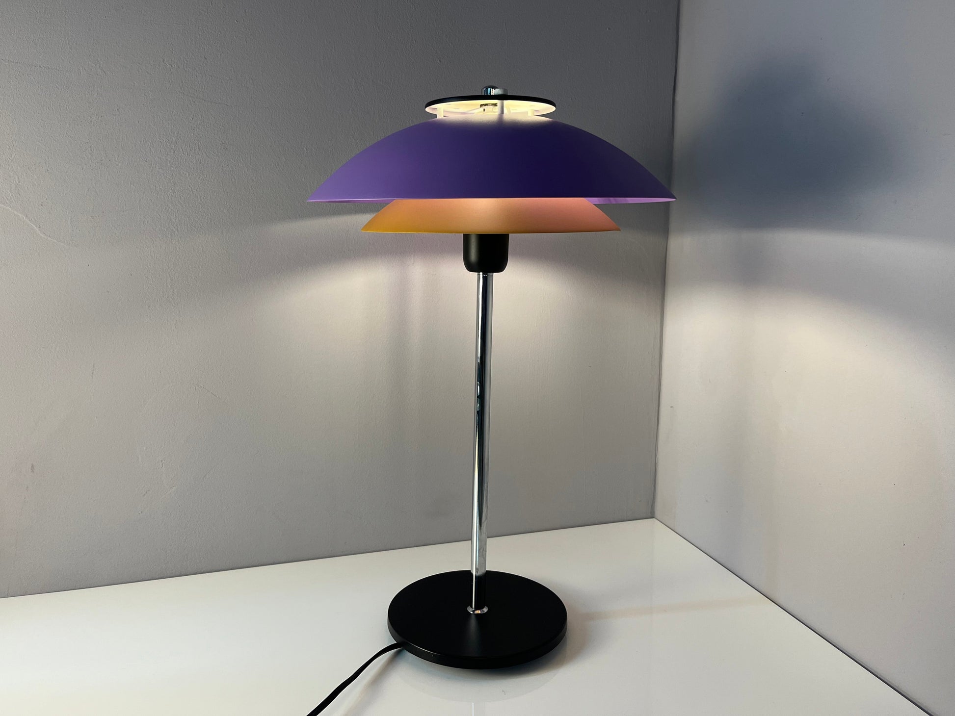 Tischlampe neu lackiert lila ocker aus Dänemark