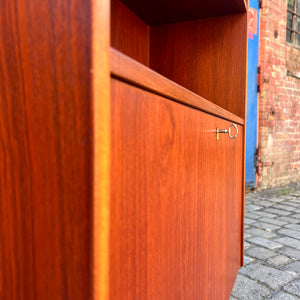 Regal Teak mit abschließbarem Fach