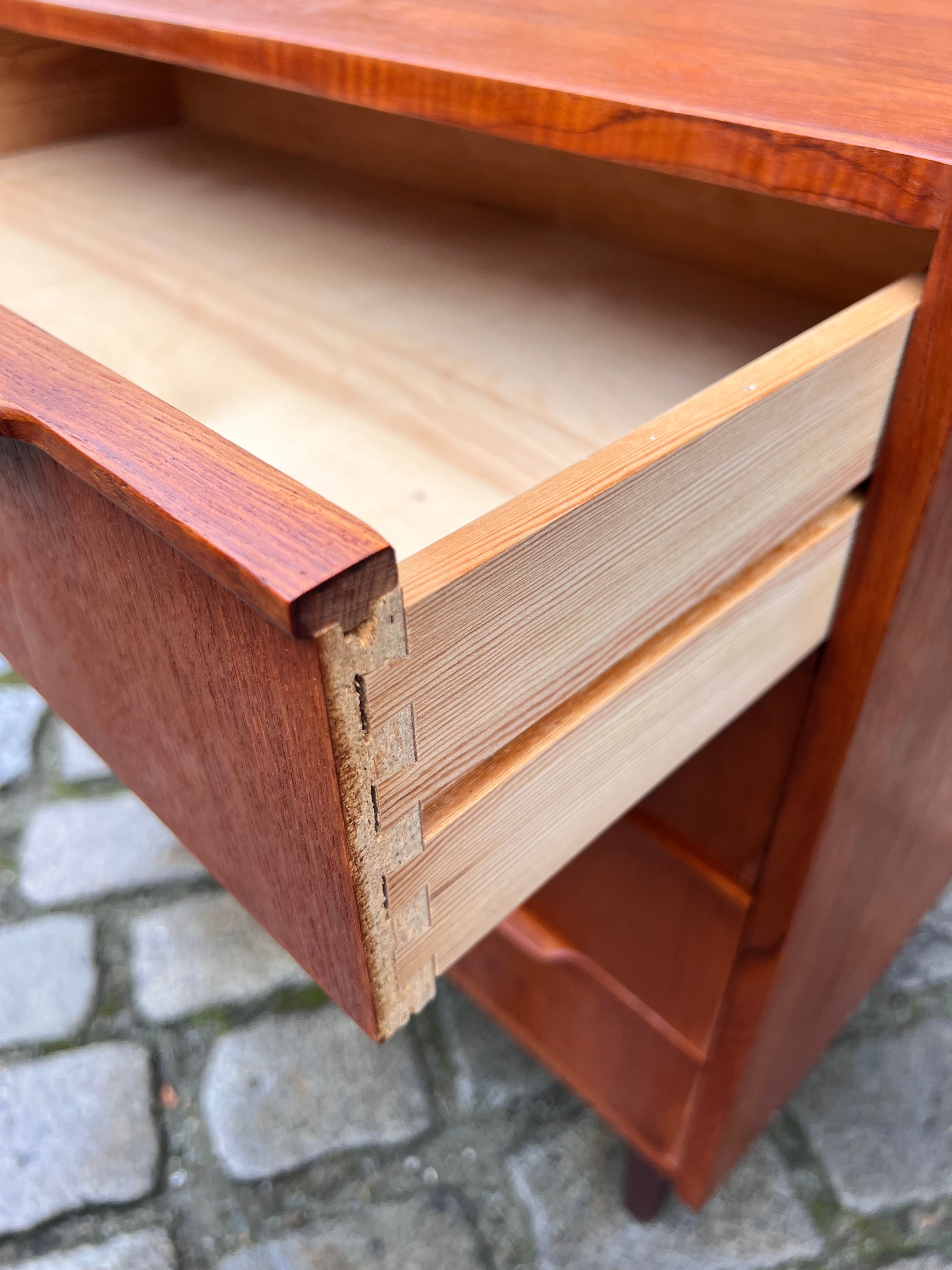 Kommode Teak mit Schloss aus Dänemark