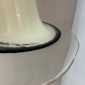 Trompetenlampe schwarz weiß Glas von Peill & Putzler