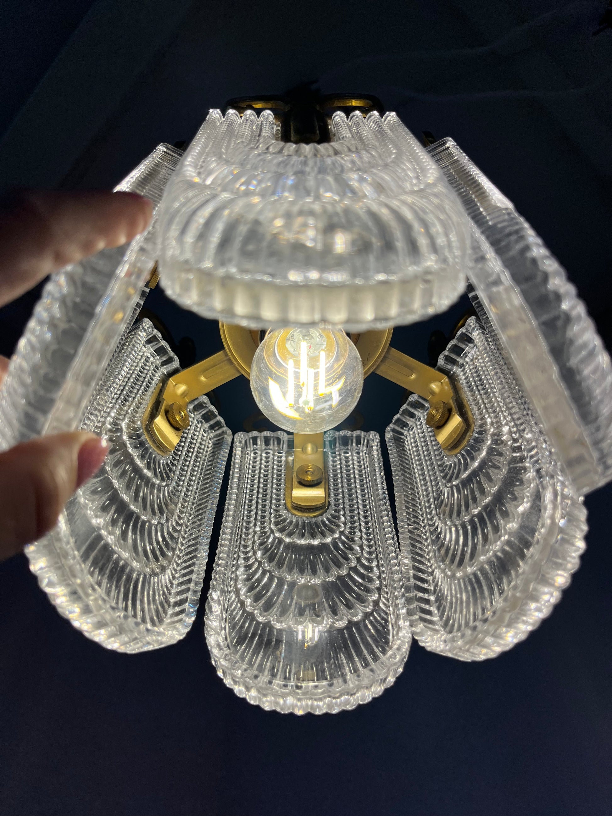 Kleiner Lilien Kronleuchter Glas Messing aus Deutschland