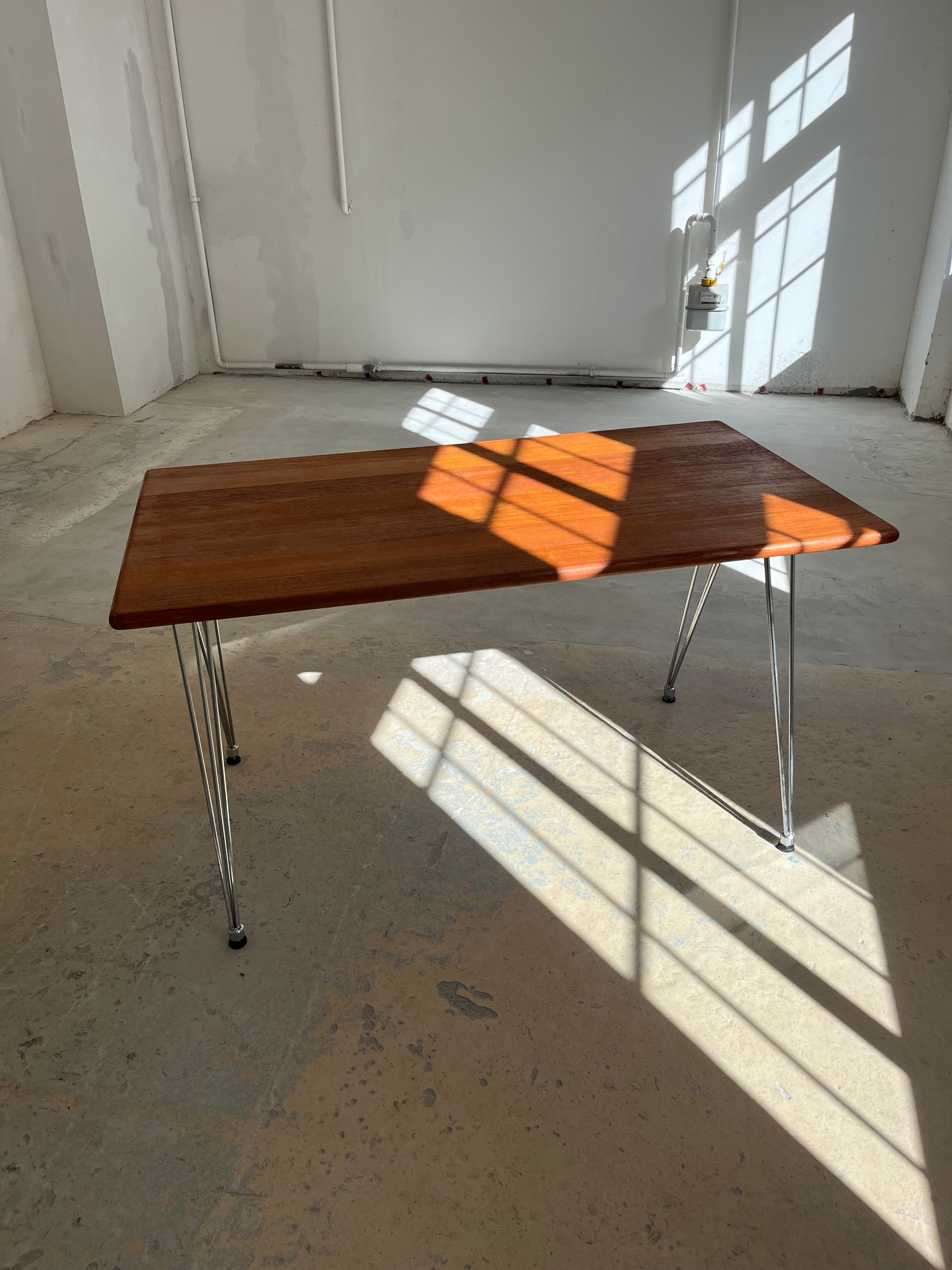Esstisch / Schreibtisch Teak mit neuem Chromgestell von O. D. Møbler
