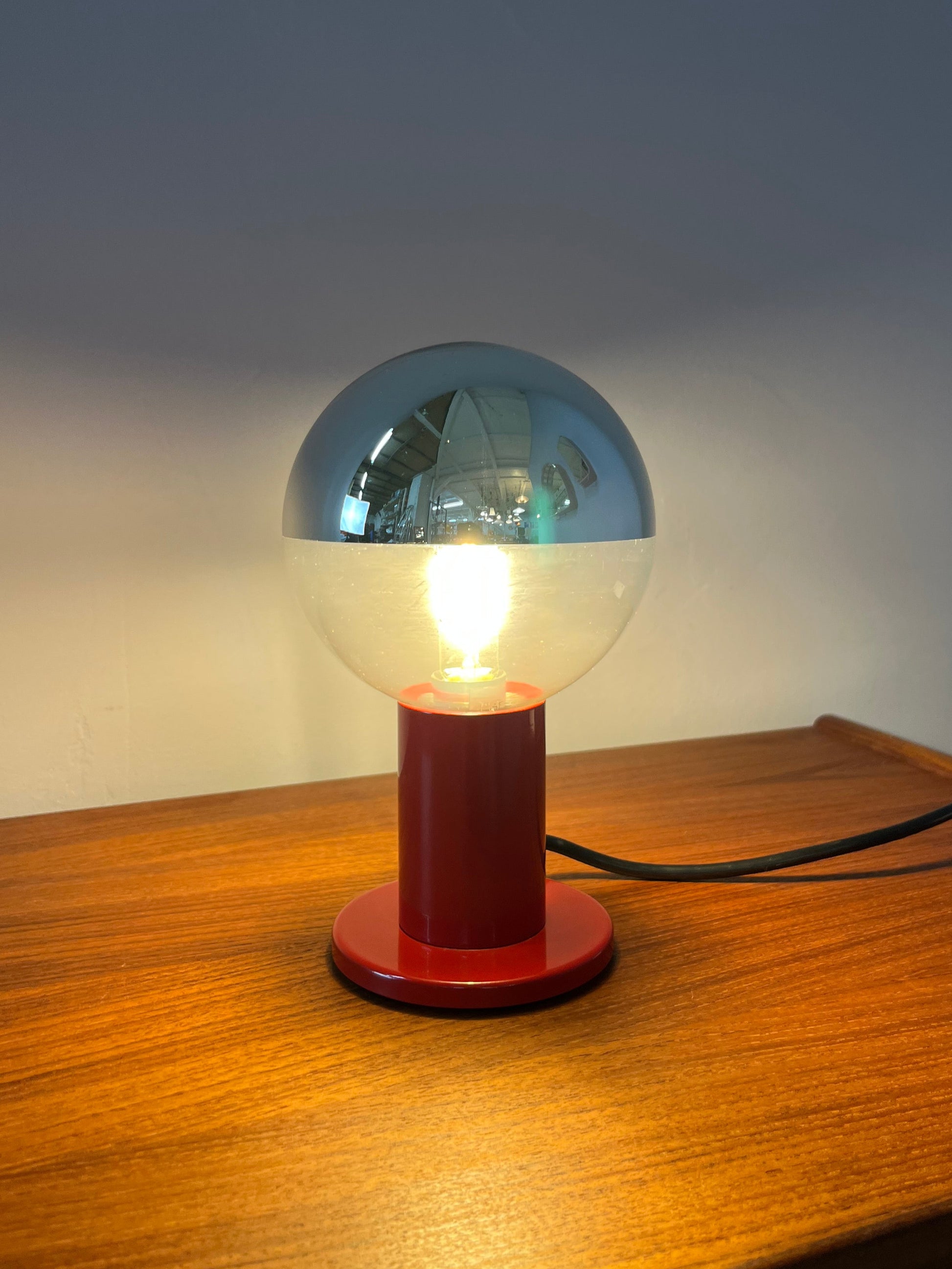 Tischlampe Big Globe rot von Motoko Ishii für STAFF