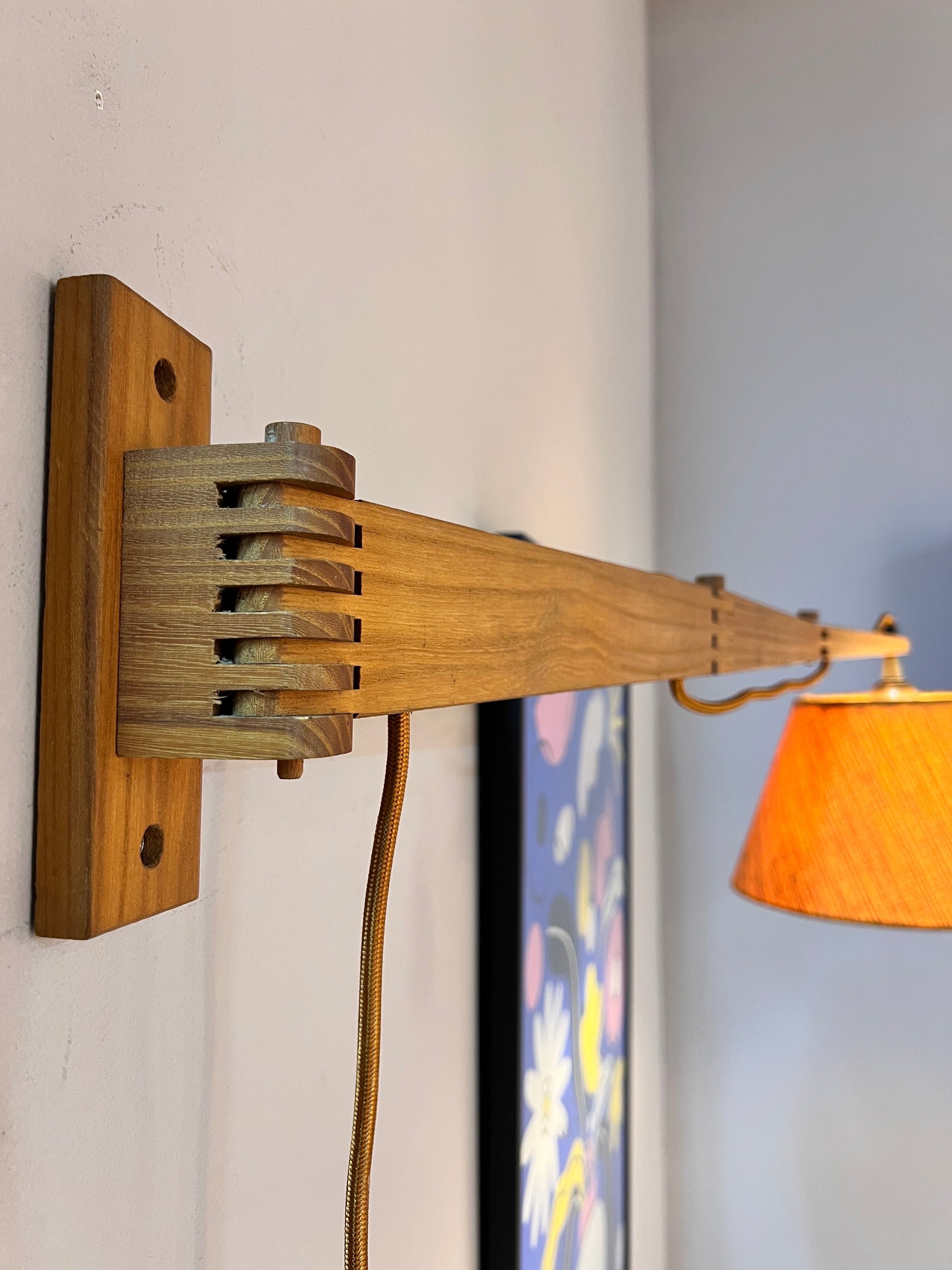 Wandlampe mit Gelenkarm Teak und braun orangenem Schirm
