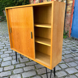 Schrank Typ 605/2 Esche auf Hairpinlegs von Hellerau
