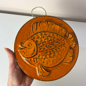 Set: Relief Wandteller Igel Pferd Fisch orange Keramik