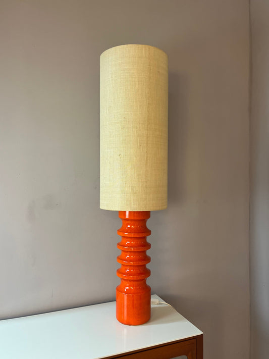 Stehlampe orange Keramik mit Wollschirm