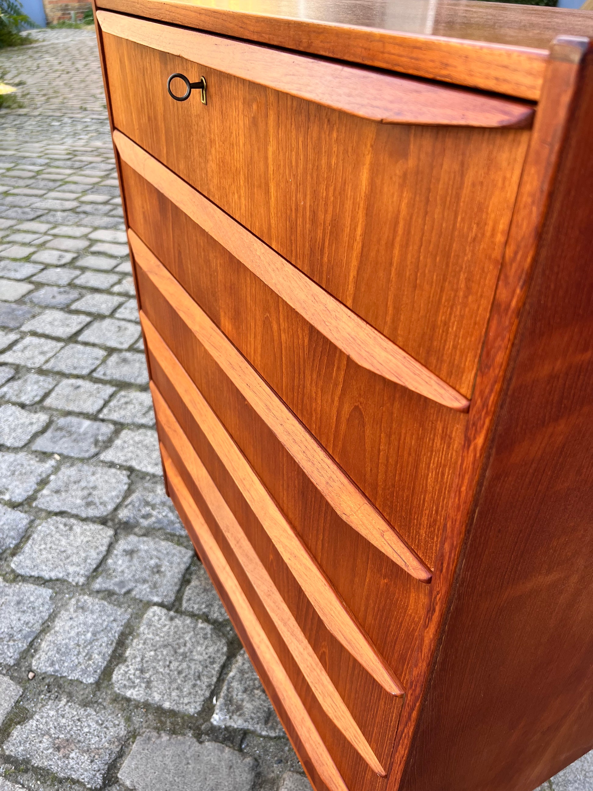 Kommode mit Schloss aus Dänemark