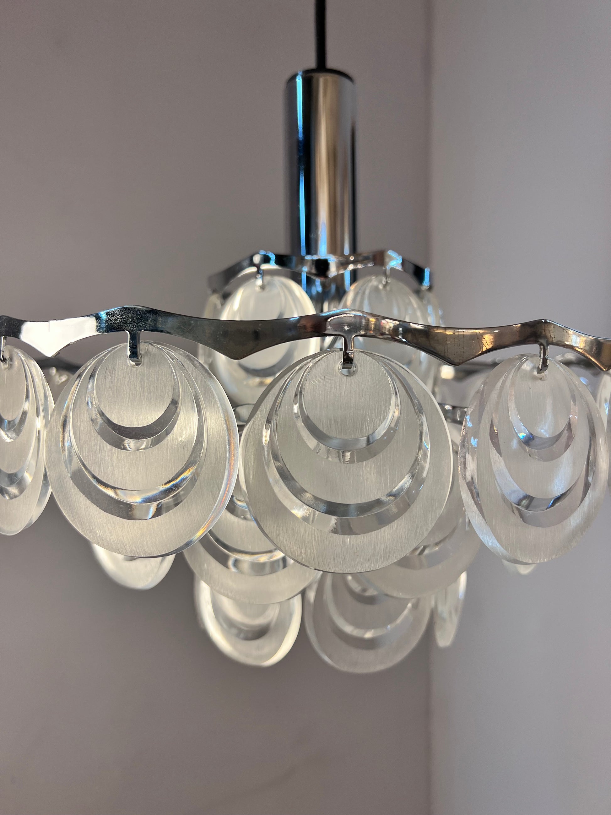 Hängelampe mit Scheiben silber weiß Acrylglas Metall