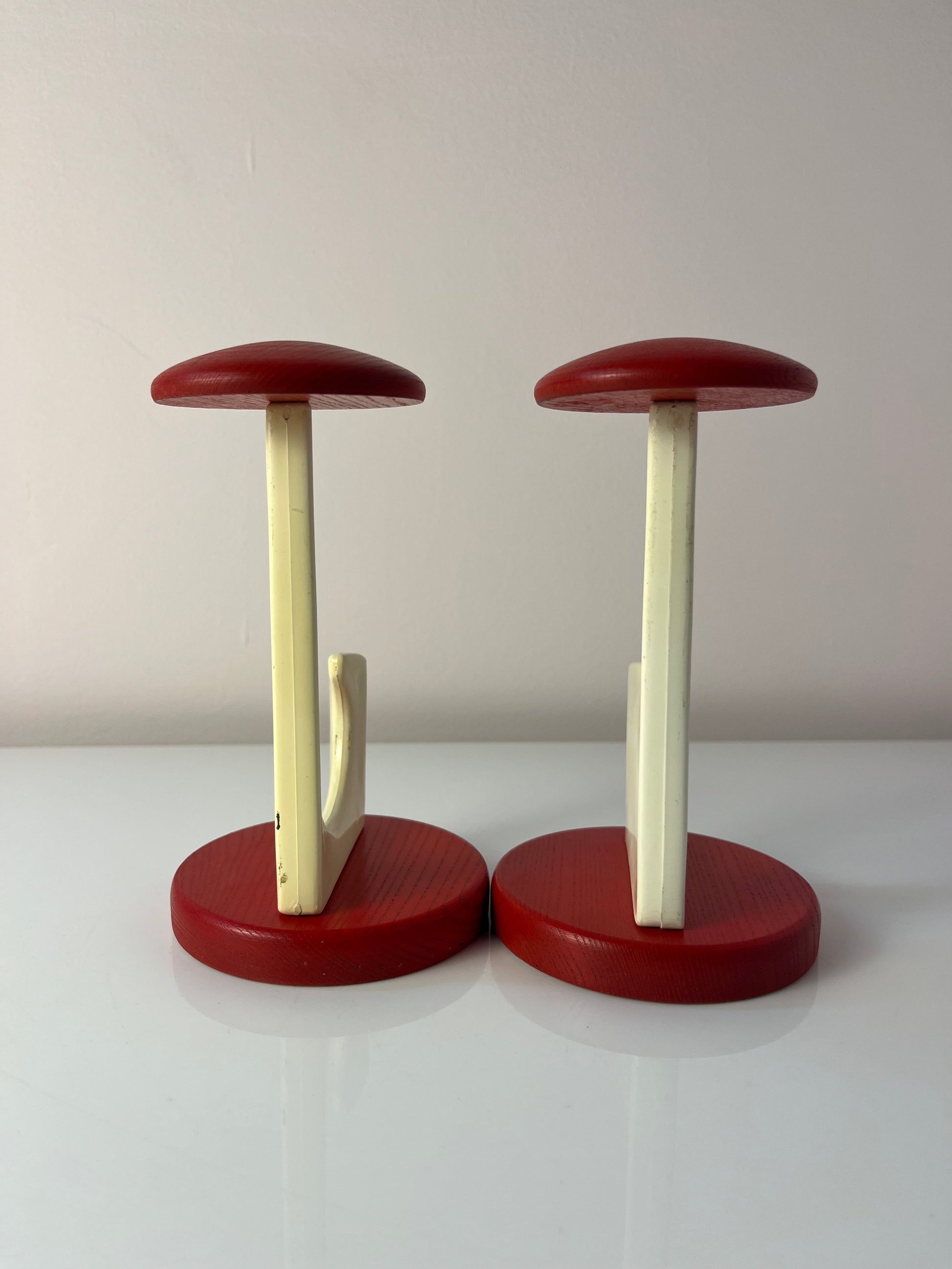 Set: 2x Wandhaken weiß rot