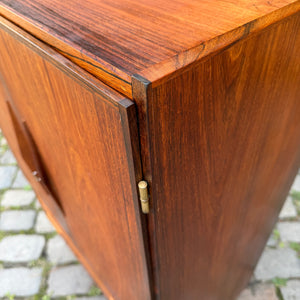 Kommodenschrank mit Flügeltüren & Schloss aus Dänemark