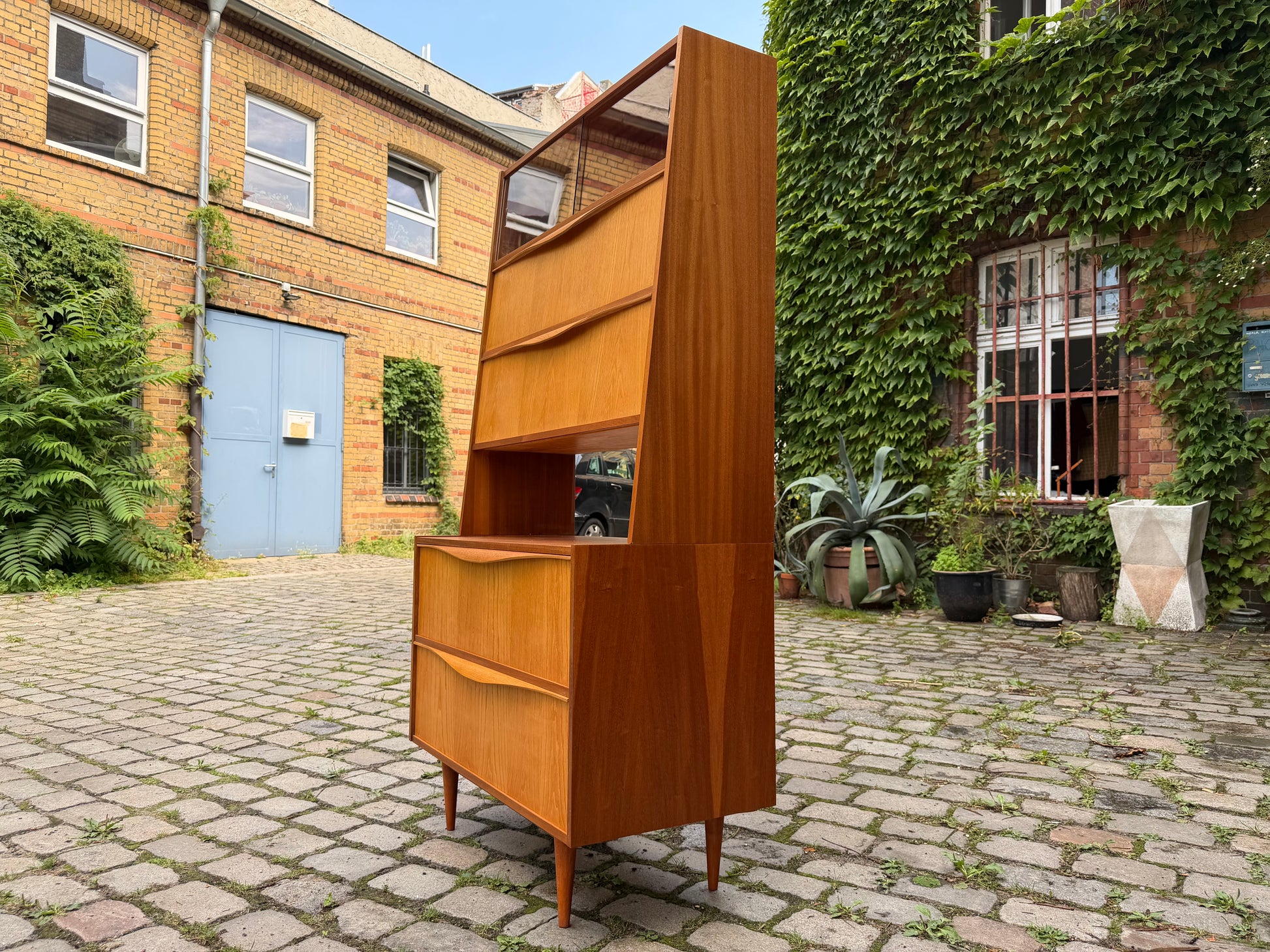 Schrank mit Klappfächern & Vitrine von VEB Möbelindustrie Halle