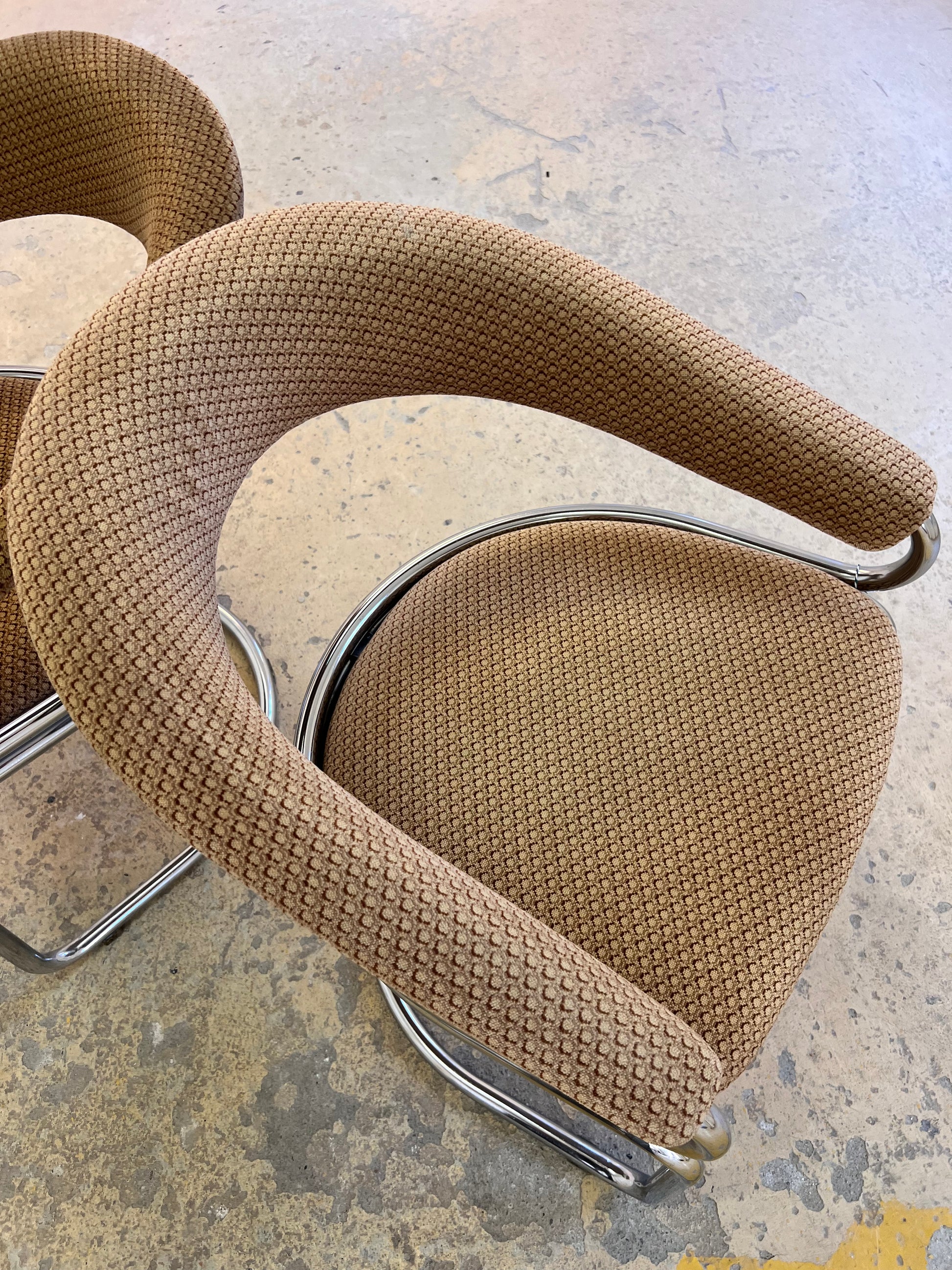 Freischwinger beige Chrom von Giotto Stoppino - mit kleinen Gebrauchsspuren