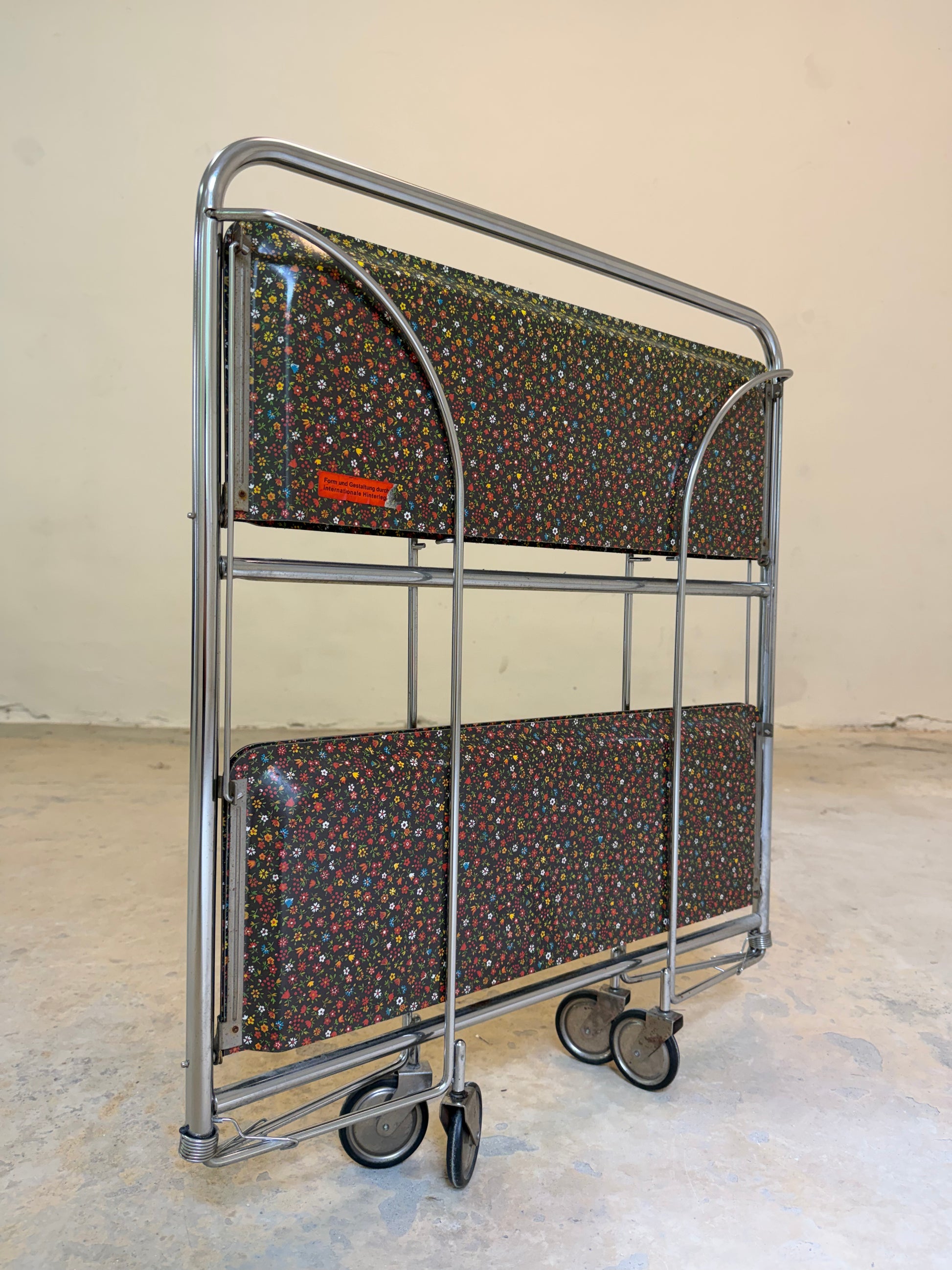 Dinette Servierwagen mit Blümchen und Chrom