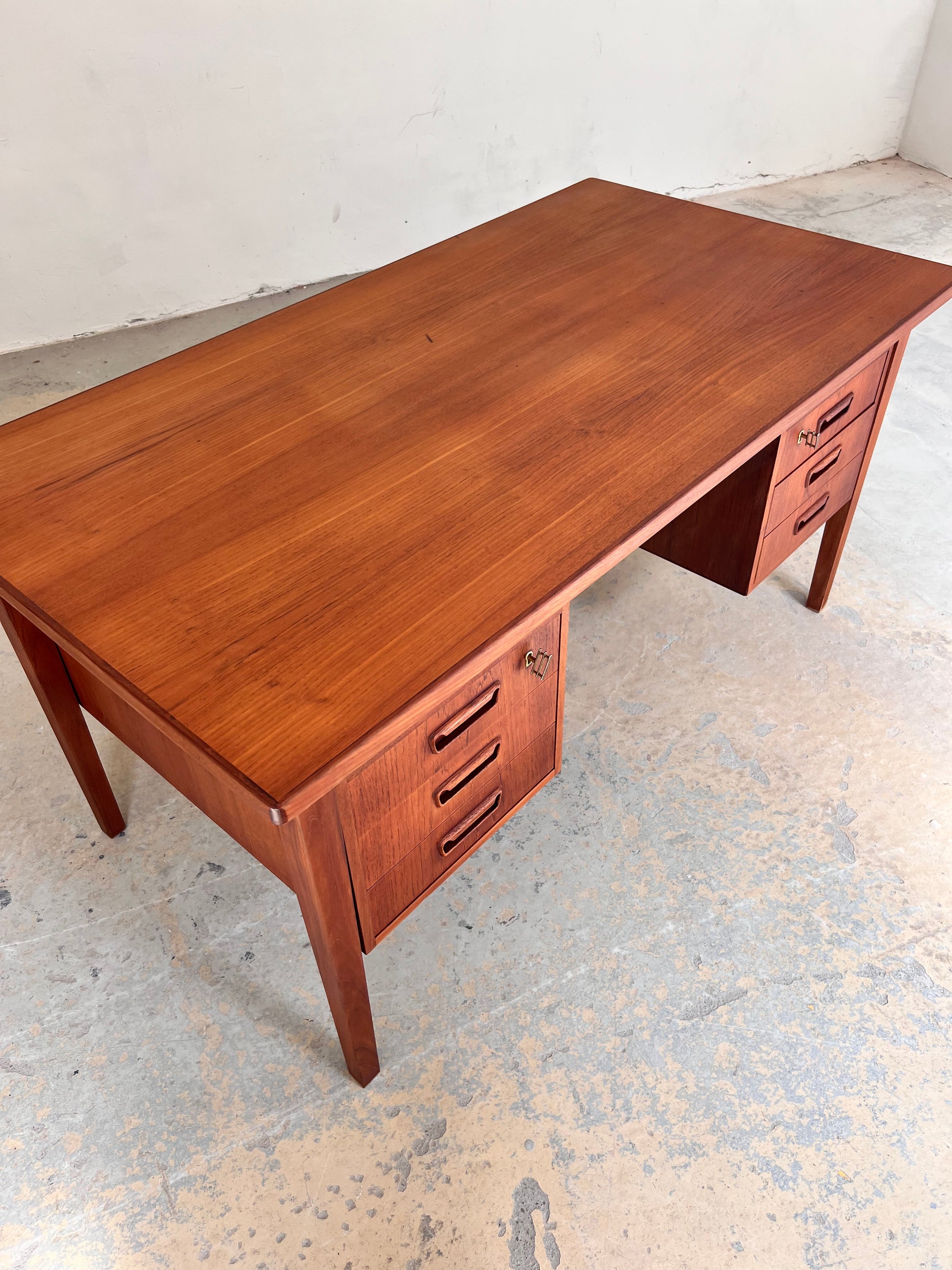 Freistehender Schreibtisch Teak aus Dänemark Sigh & Søns Møbler