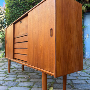 Highboard Teak mit Klappfach & Schiebetüren auf Dänemark