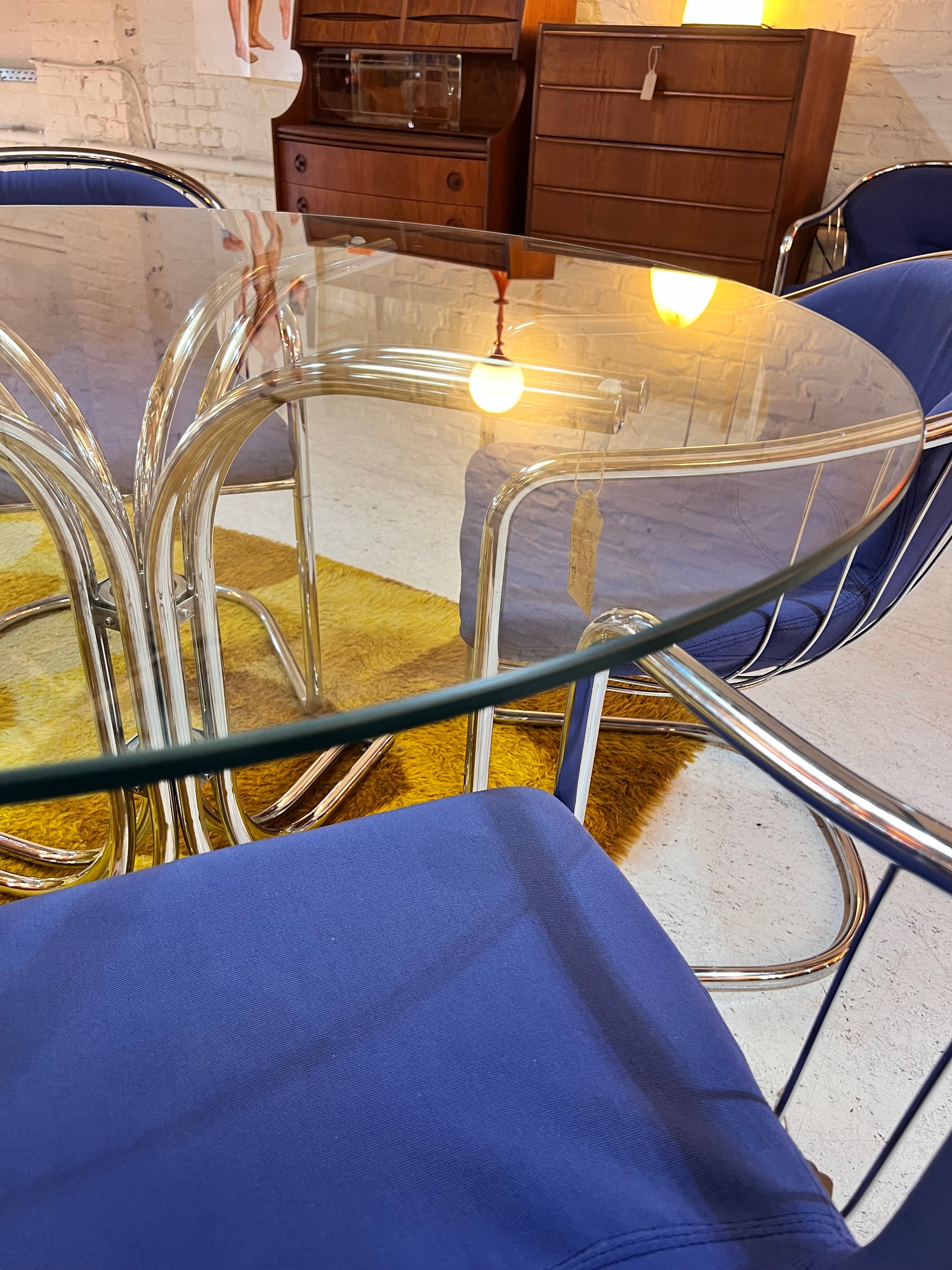 Set: 4x Freischwinger Chrom blau und runder Glastisch von Gastone Rinaldi für Alma
