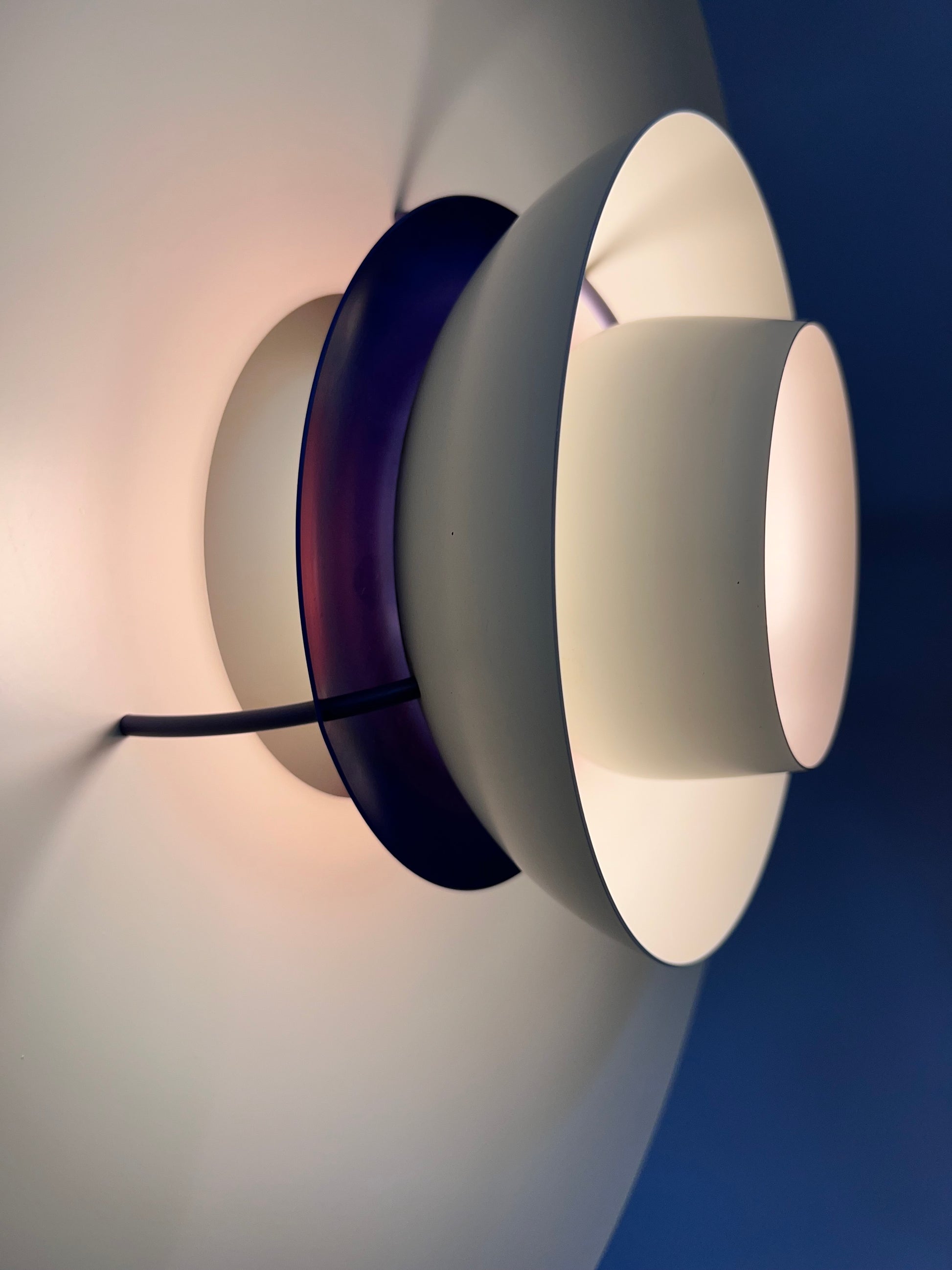 Lamellenlampe PH5 weiß blau von Poul Henningsen für Louis Poulsen