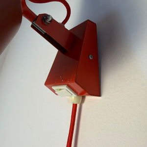 Wandlampe rot neu lackiert von Luxo