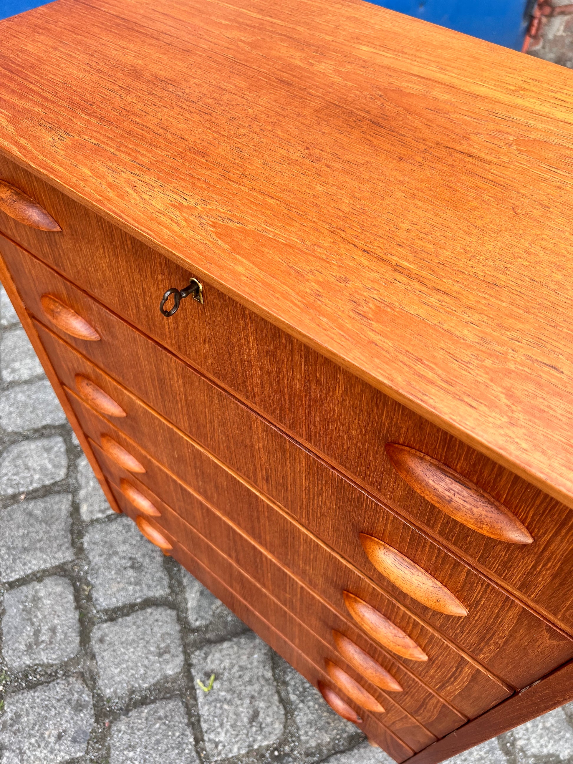 Kommode Teak mit Muschelgriffen aus Dänemark