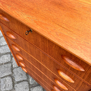 Kommode Teak mit Muschelgriffen aus Dänemark