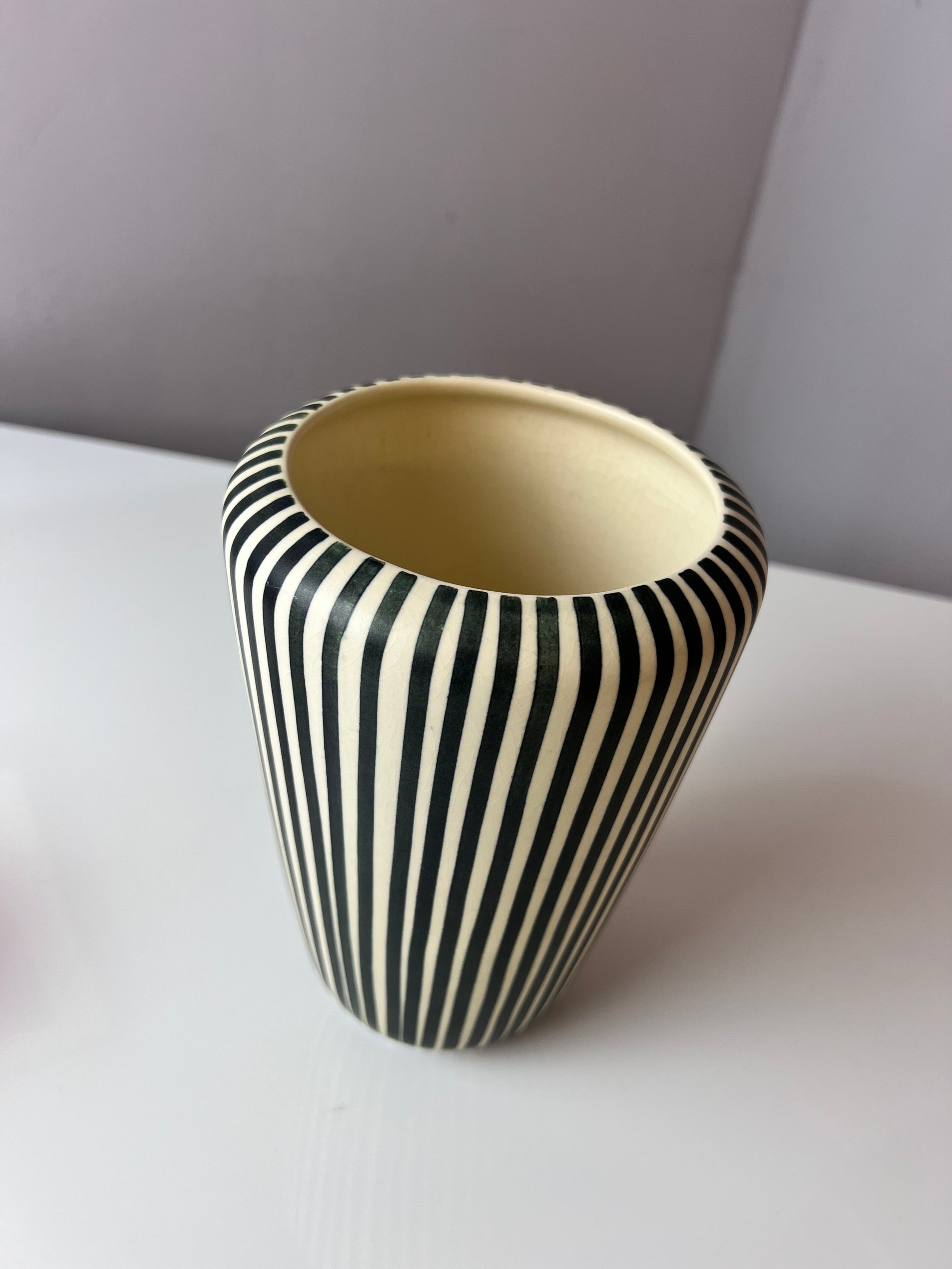 Handbemalte Vase creme schwarz von Maria Köhler für Villeroy & Boch