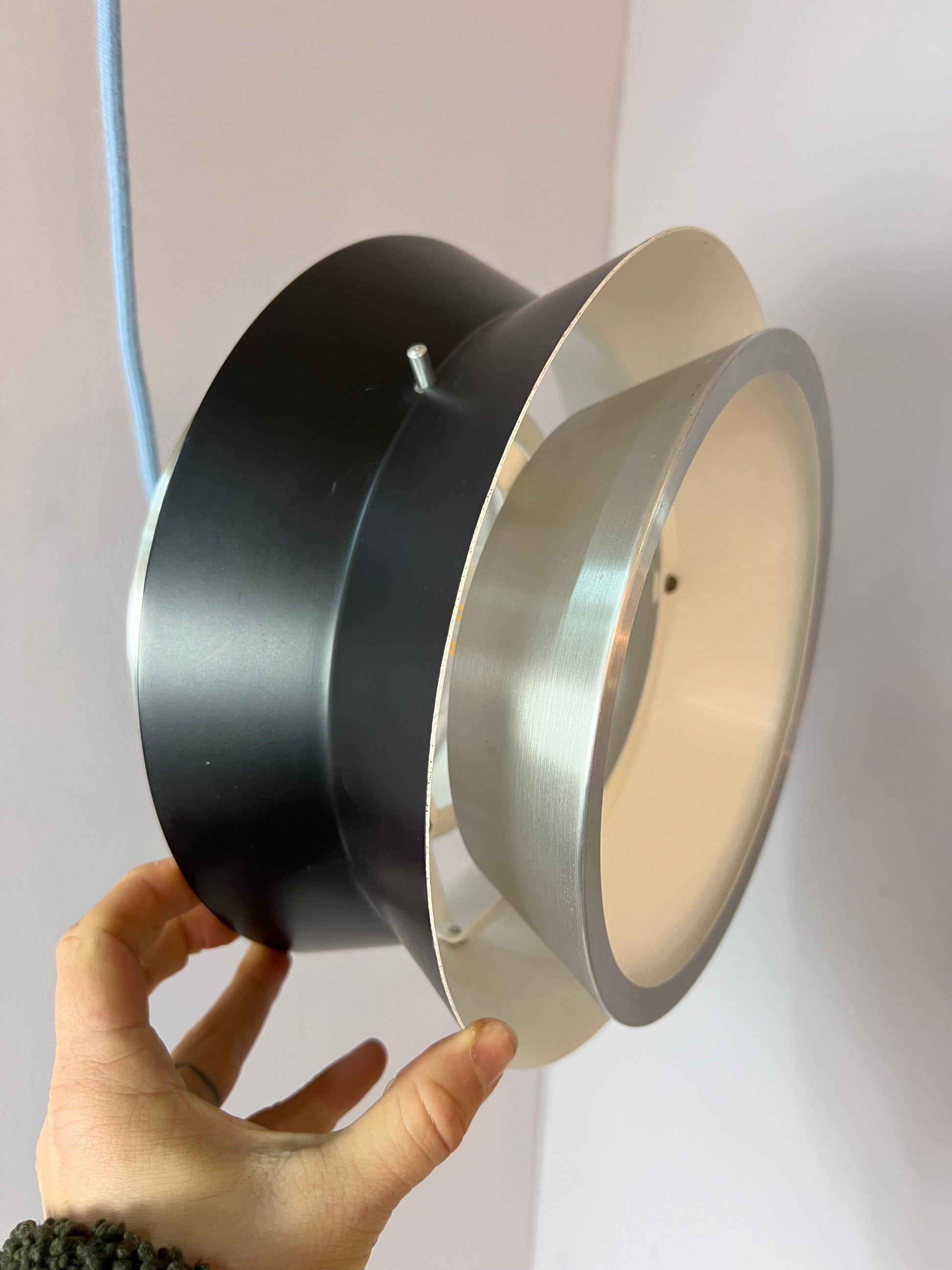 Lamellenlampe Trava schwarz silber von Carl Thore für Granhaga