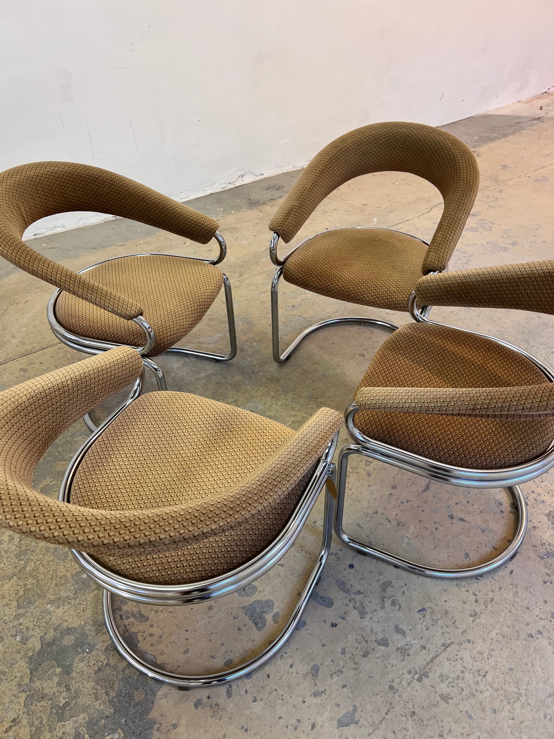 Freischwinger beige Chrom von Giotto Stoppino - Sehr guter Zustand