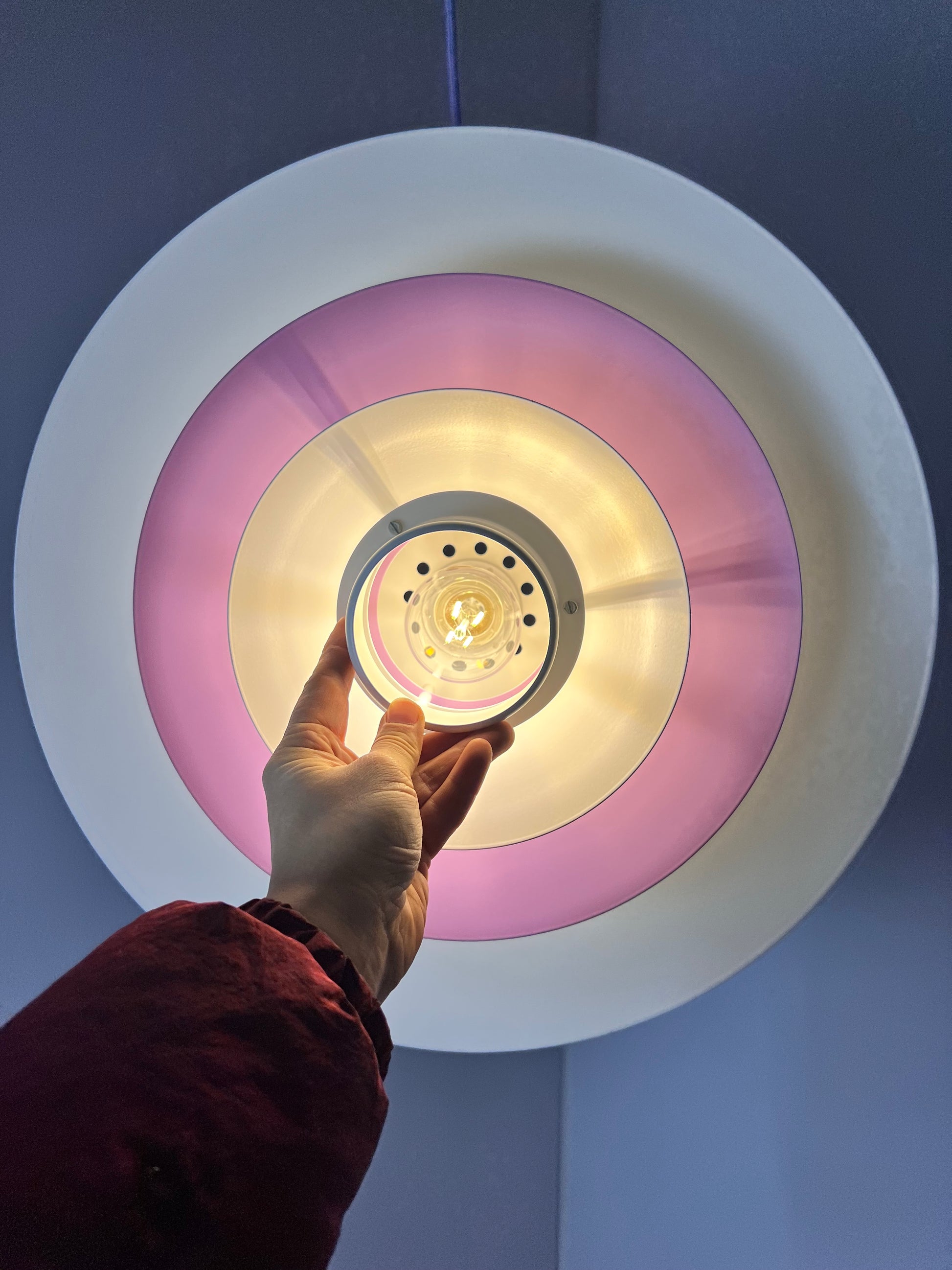 Lamellenlampe weiß lila von Formlight