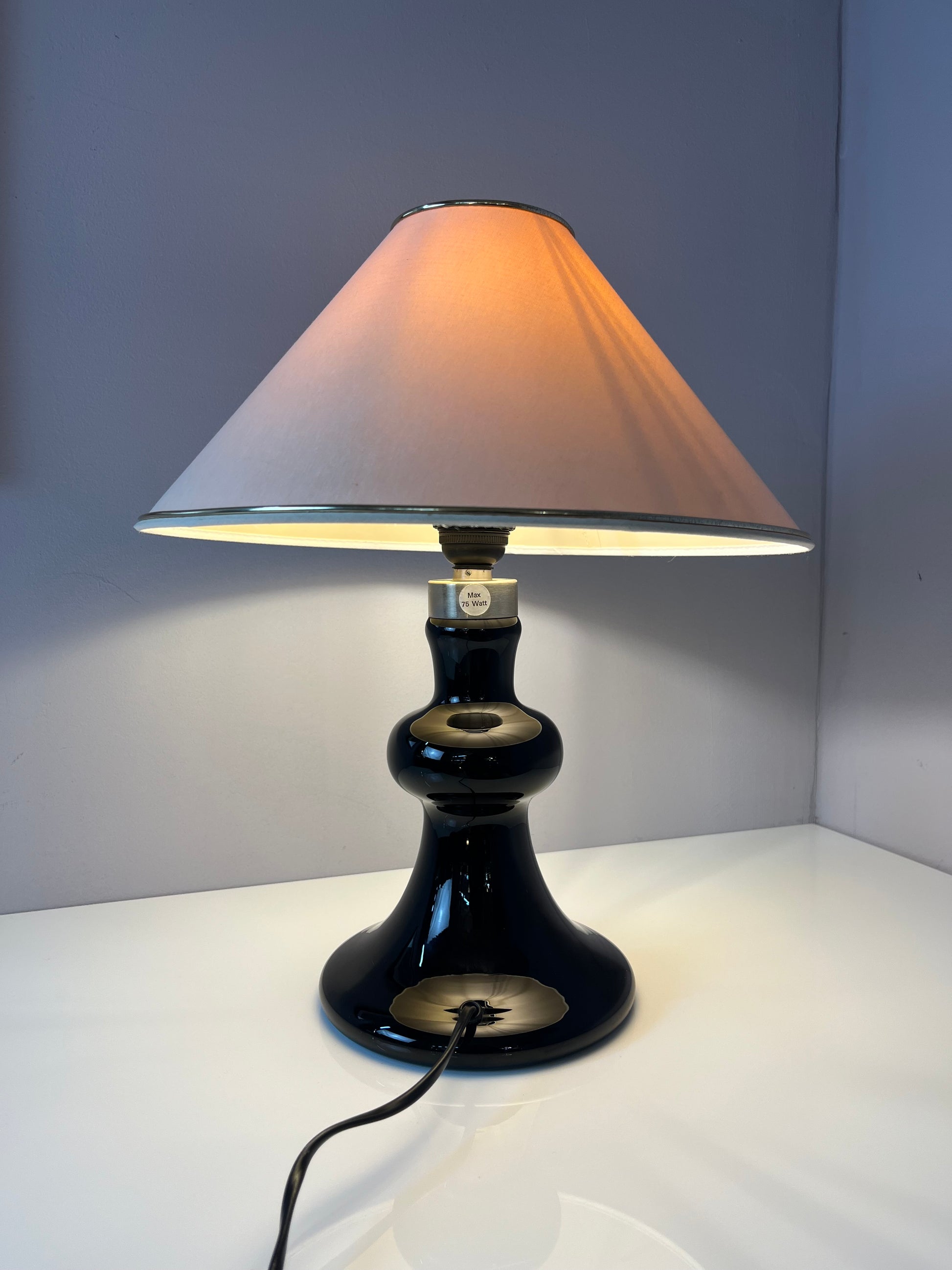 Tischlampe Backgammon Opal schwarz von Holmegaard