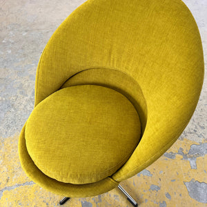 „Cone Chair“ gelb von Verner Panton neu bezogen