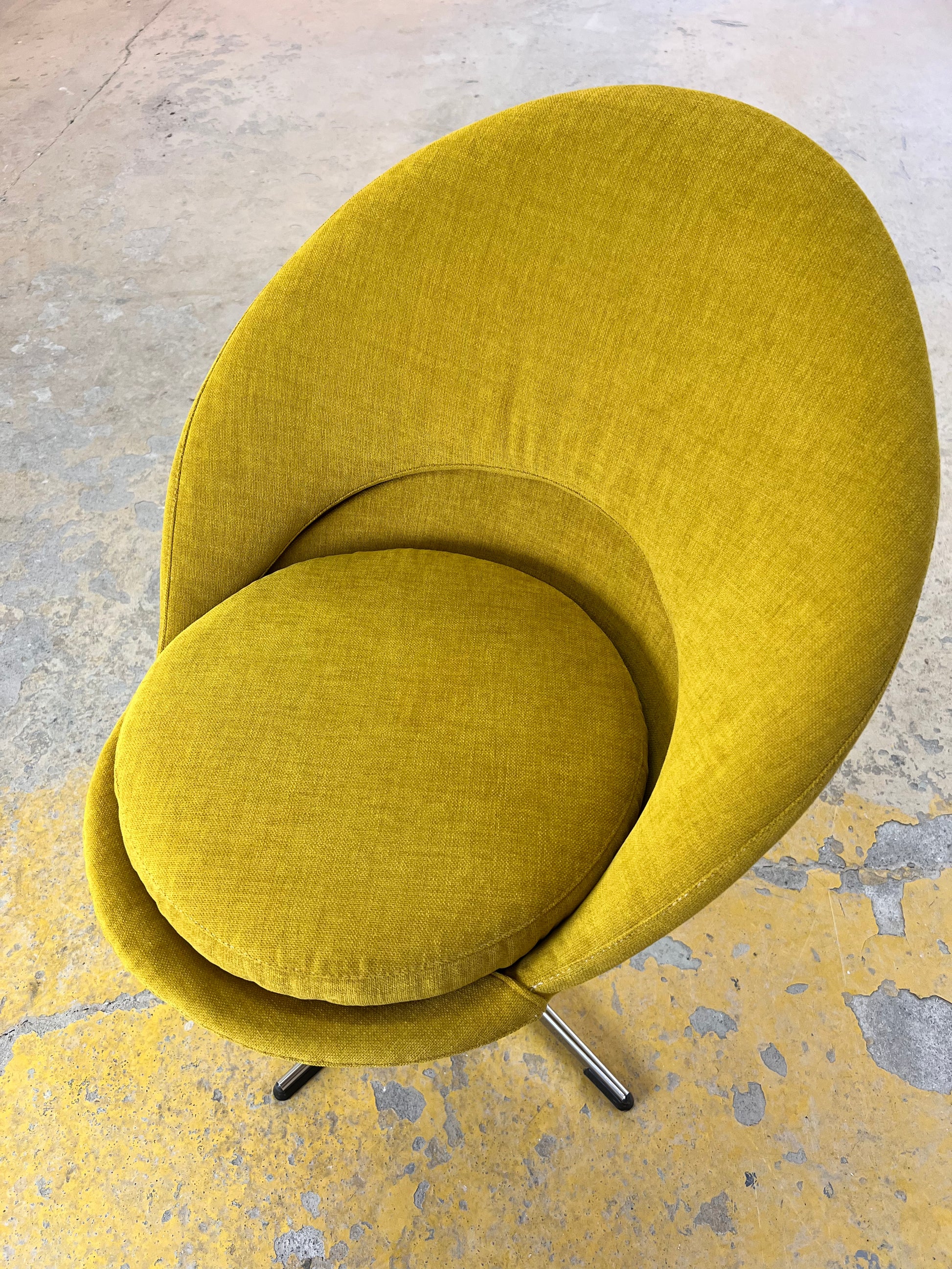 „Cone Chair“ gelb von Verner Panton neu bezogen