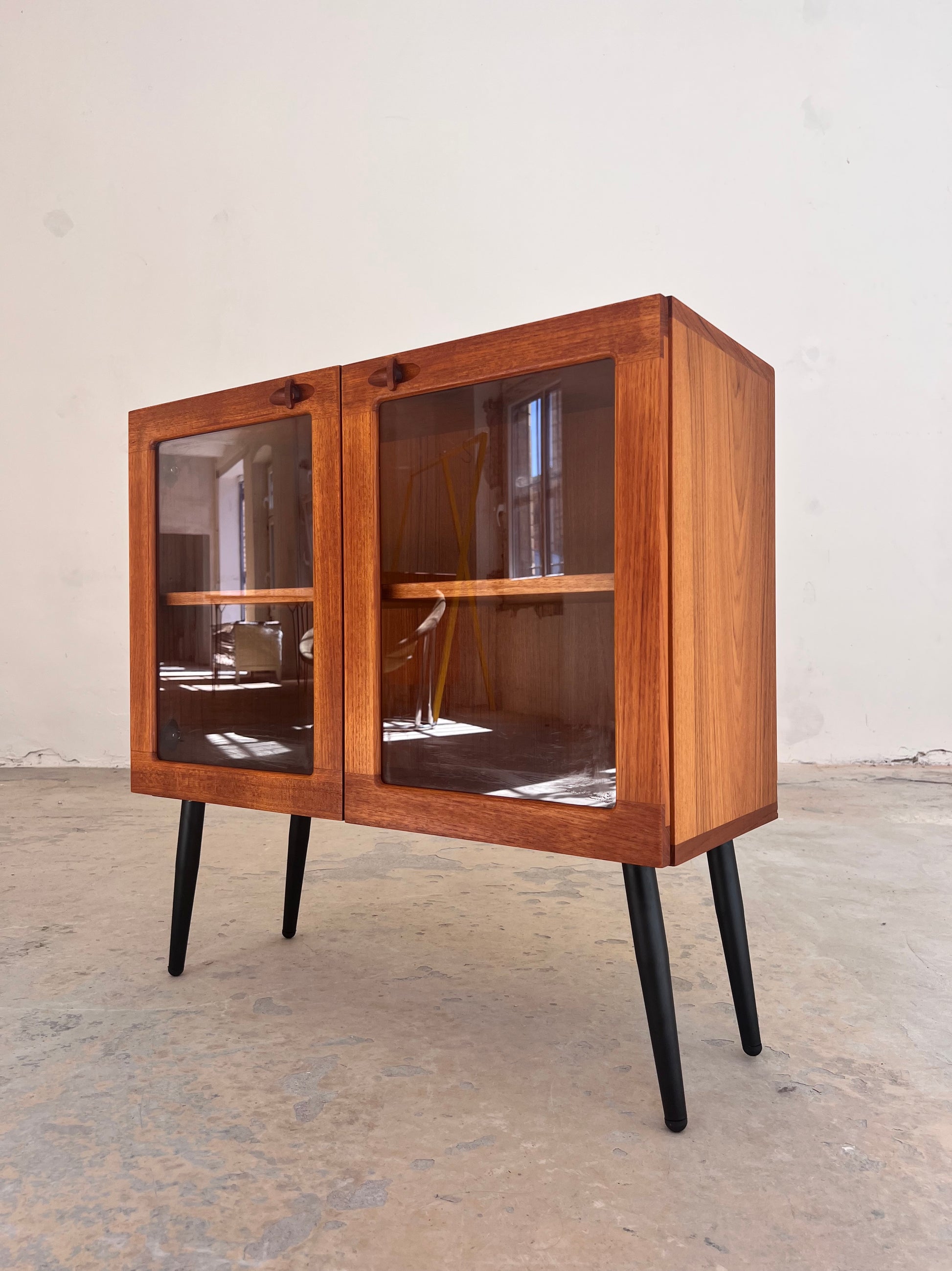 Kleine Vitrine Teak von H. W. Klein für Bramin