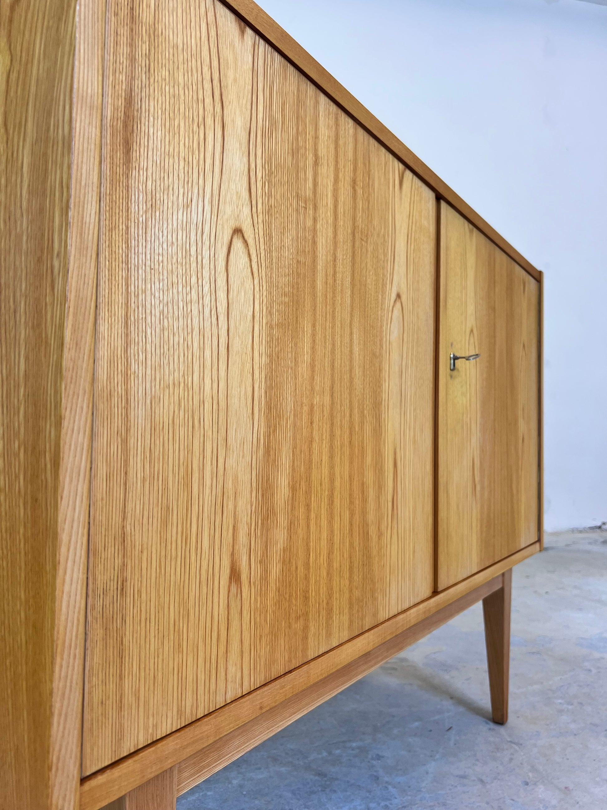 Kommode Serie 602 Esche mit Schranktüren von Franz Ehrlich für Hellerau