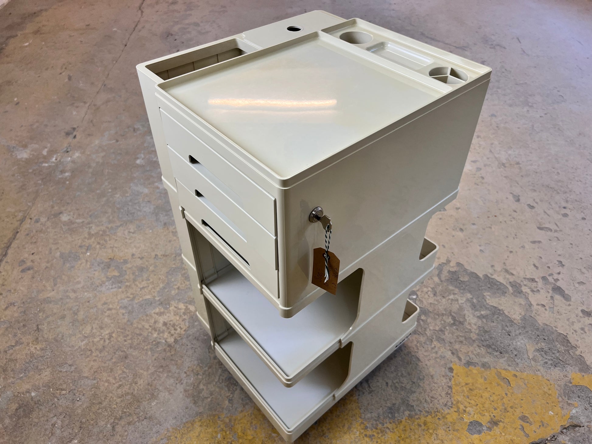 Rollwagen Stile cremeweiß von Giovanni Pelis für Neolt