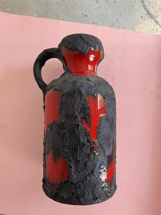 Vase Fat Lava rot schwarz von Marei Keramik