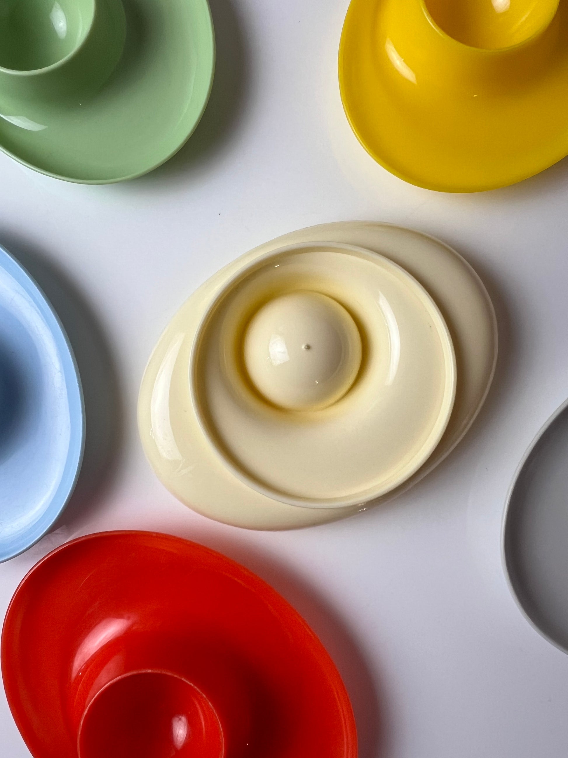 Set: 6x Eierbecher bunt Kunststoff