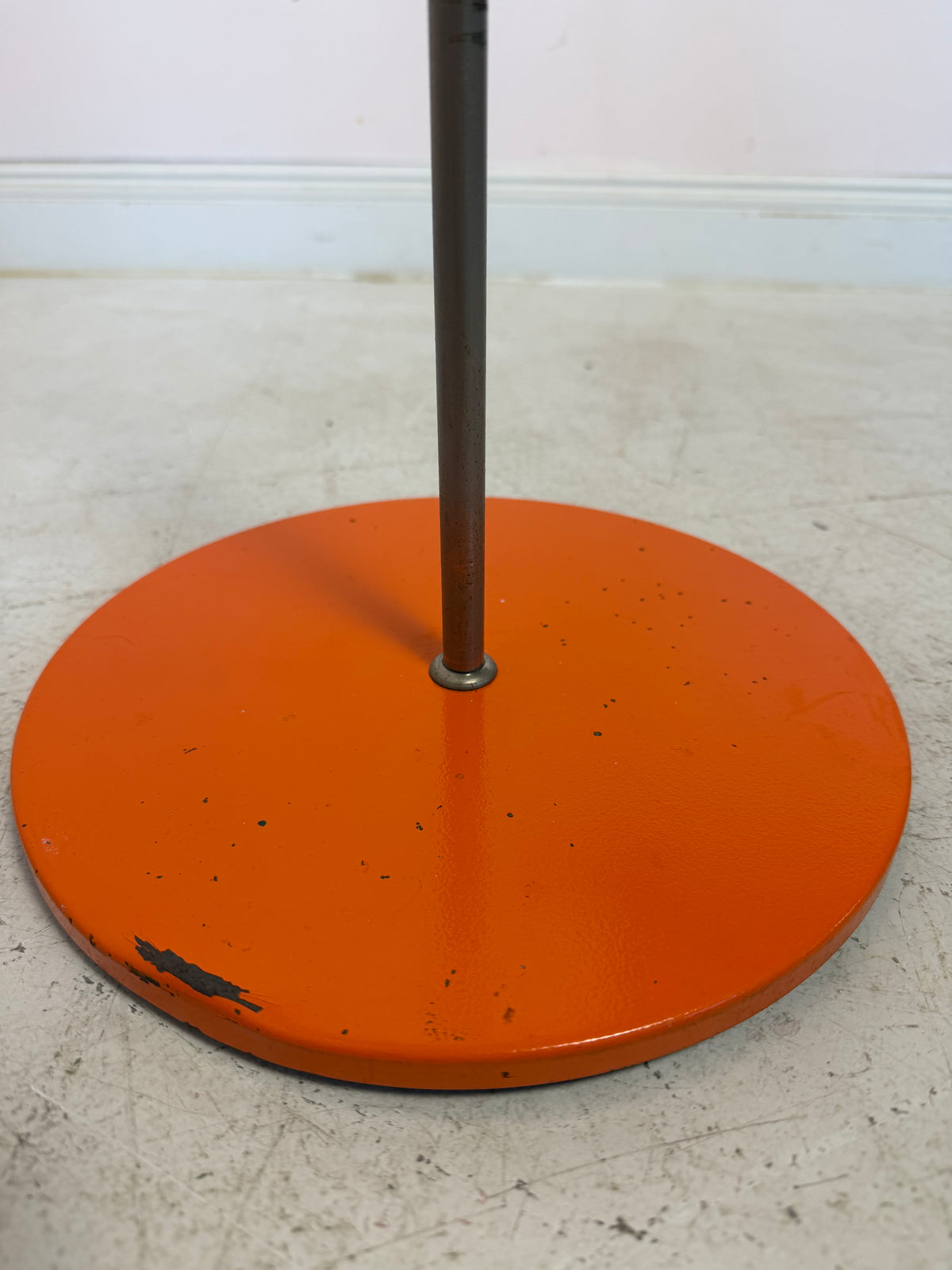 Stehlampe orange Chrom von AKA Werke