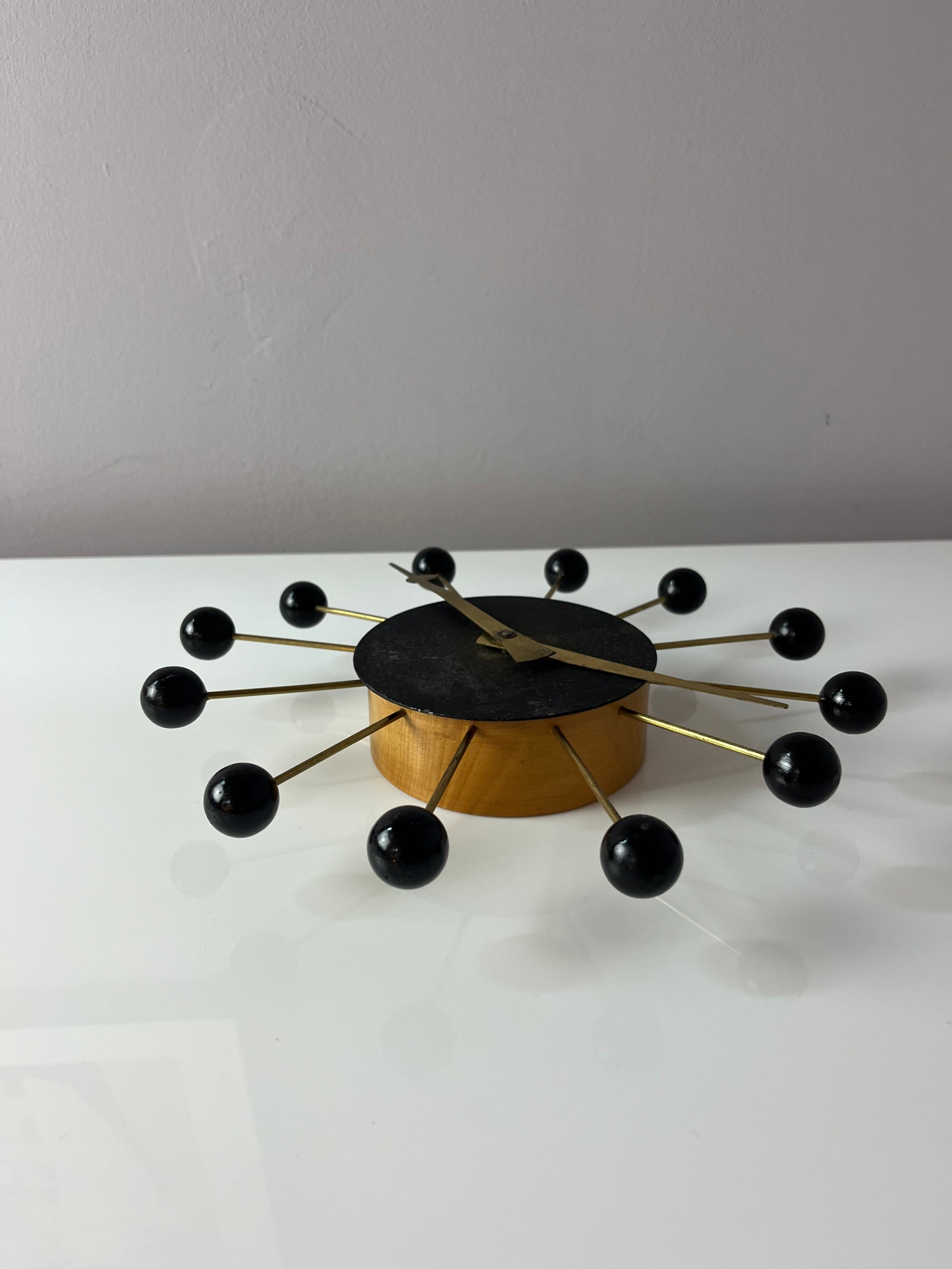 Wanduhr Holz Messing im Stil von George Nelson