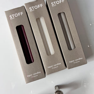 Set: 5 Kerzenständer und 1 Schale mit 3 Packungen Kerzen von Stoff & Nagel