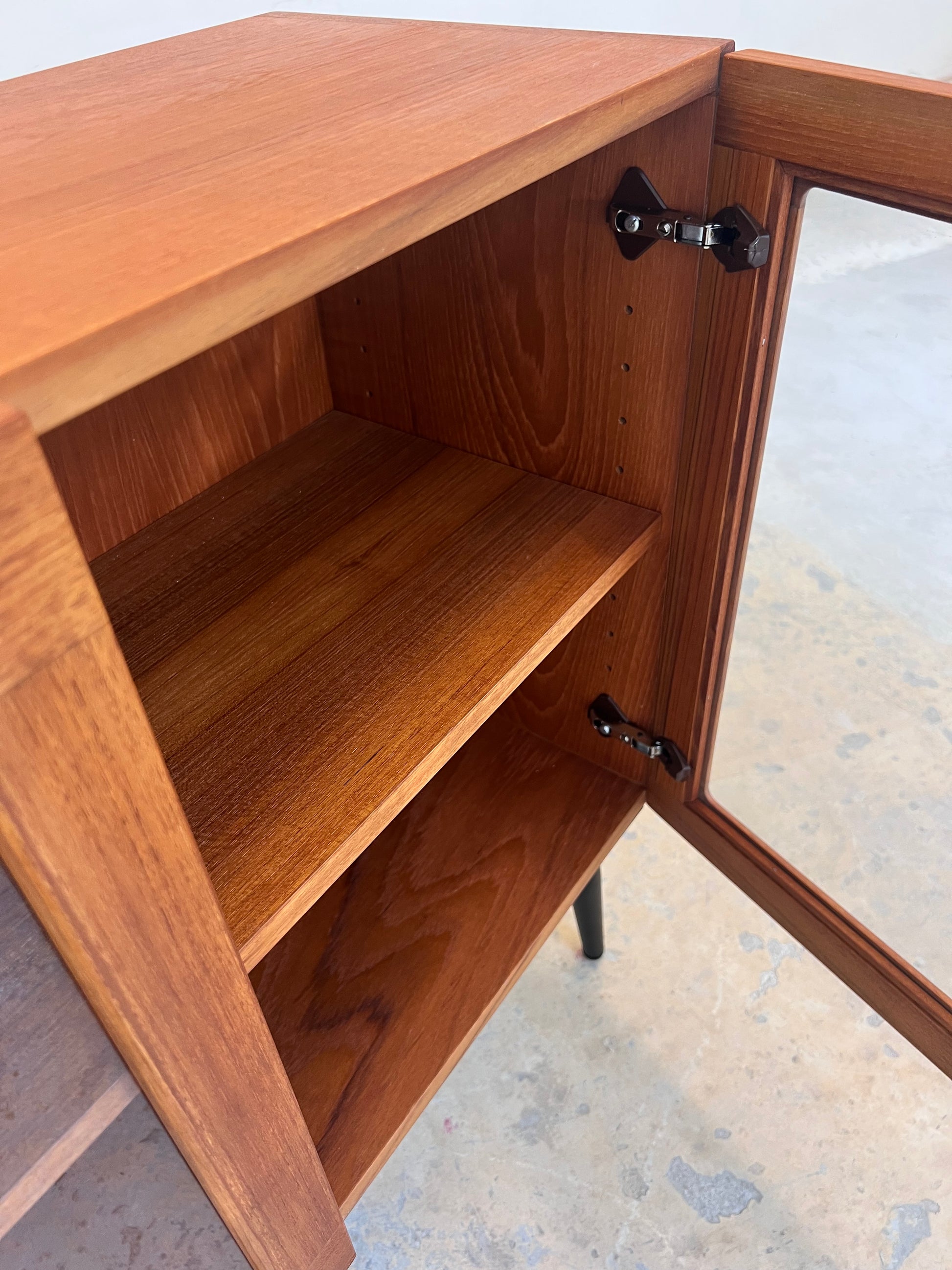 Kleine Vitrine Teak von H. W. Klein für Bramin