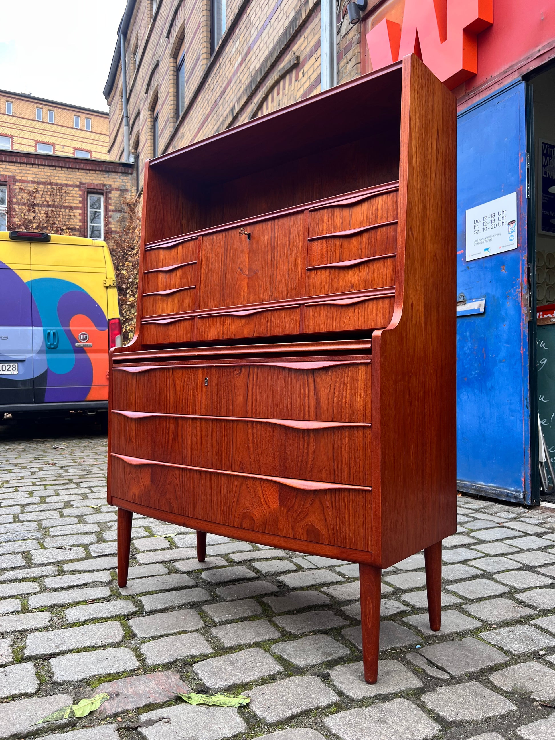 Halbrunder Sekretär Teak aus Dänemark