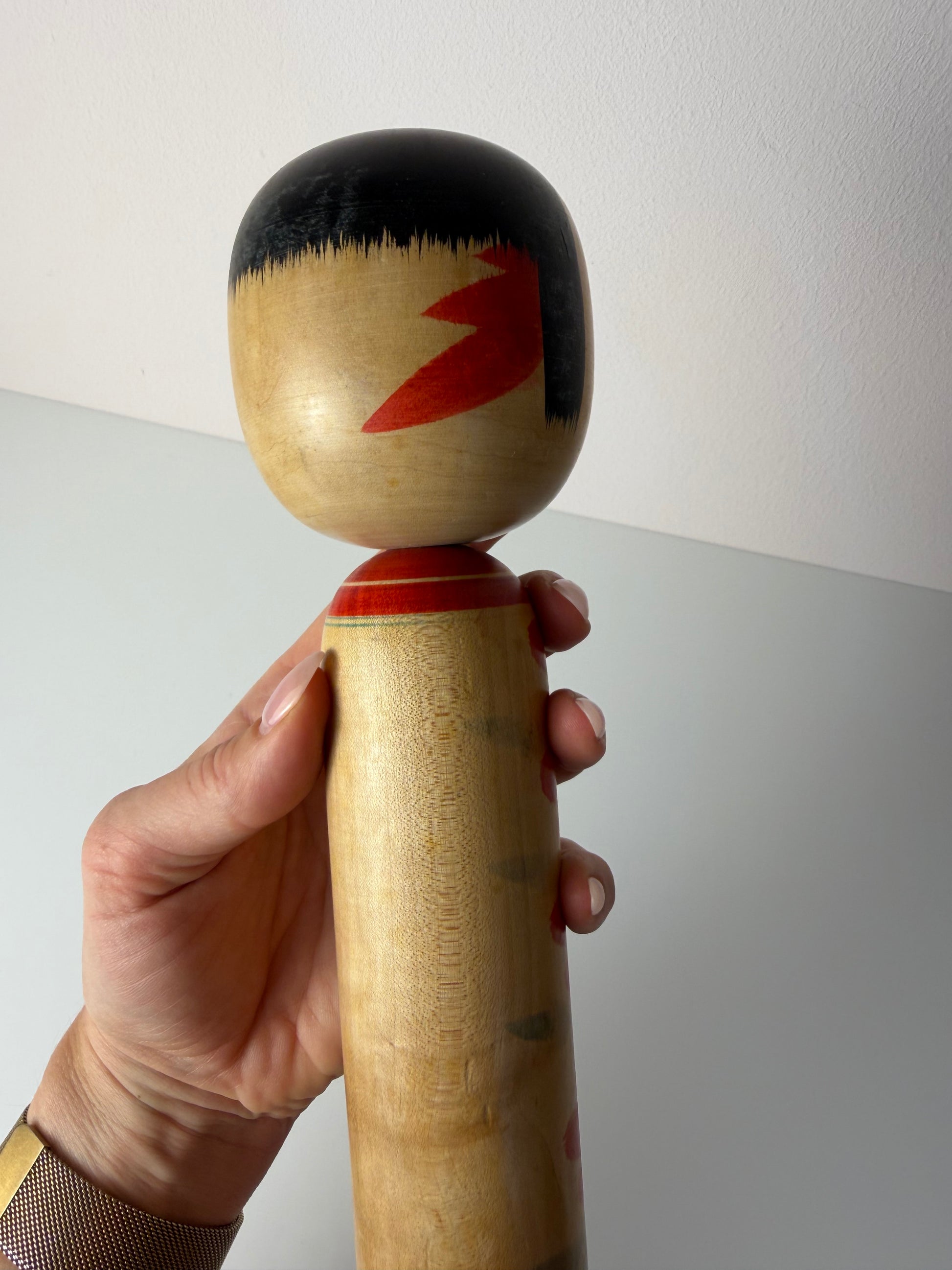 Japanische Kokeshi Holzfigur handbemalt
