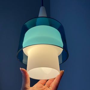 Hängelampe blau weiß Opalglas von Hyllinge Glasbruk