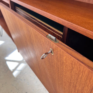 Regal auf Hairpinlegs aus Dänemark