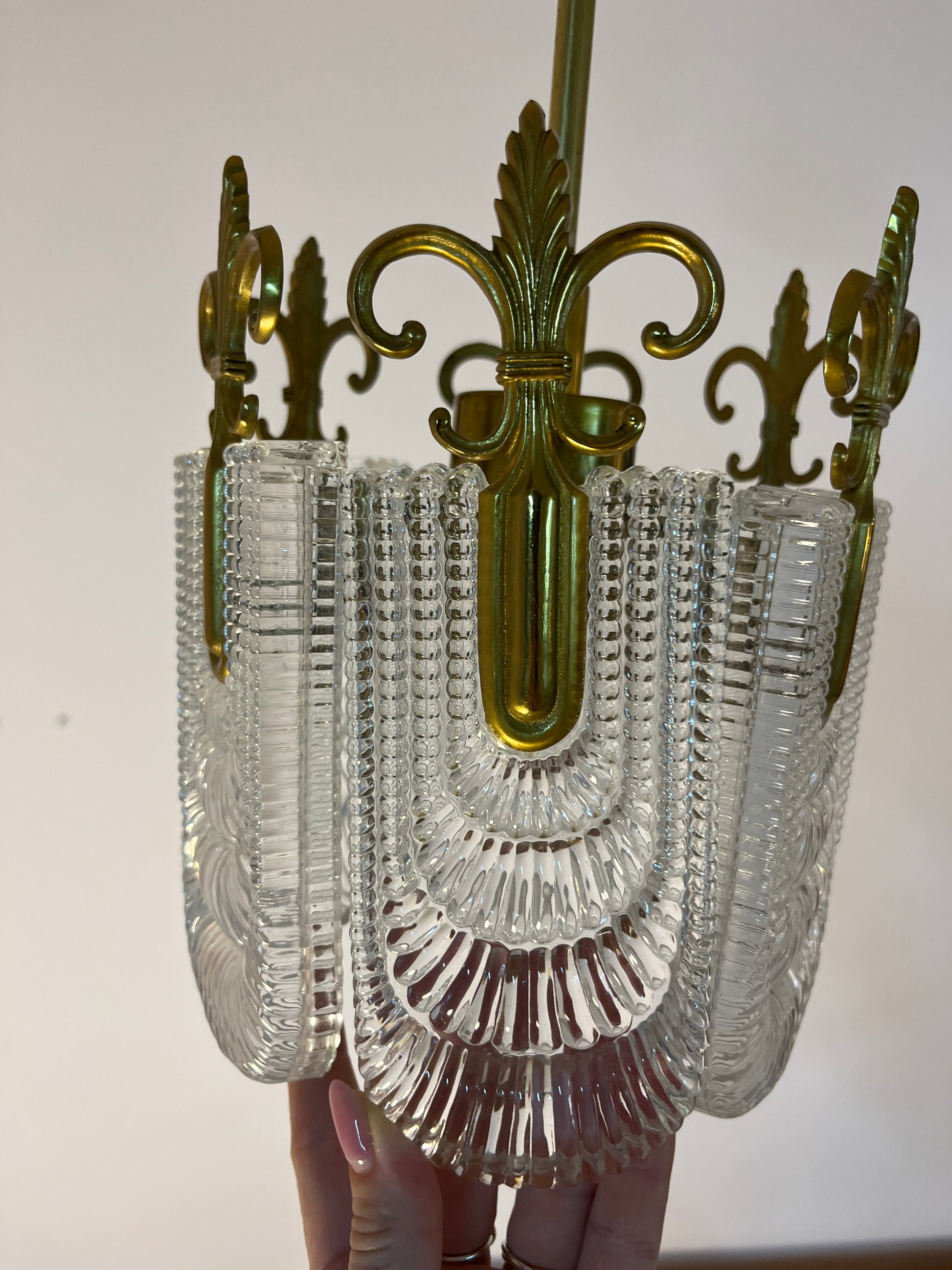 Kleiner Lilien Kronleuchter Glas Messing aus Deutschland
