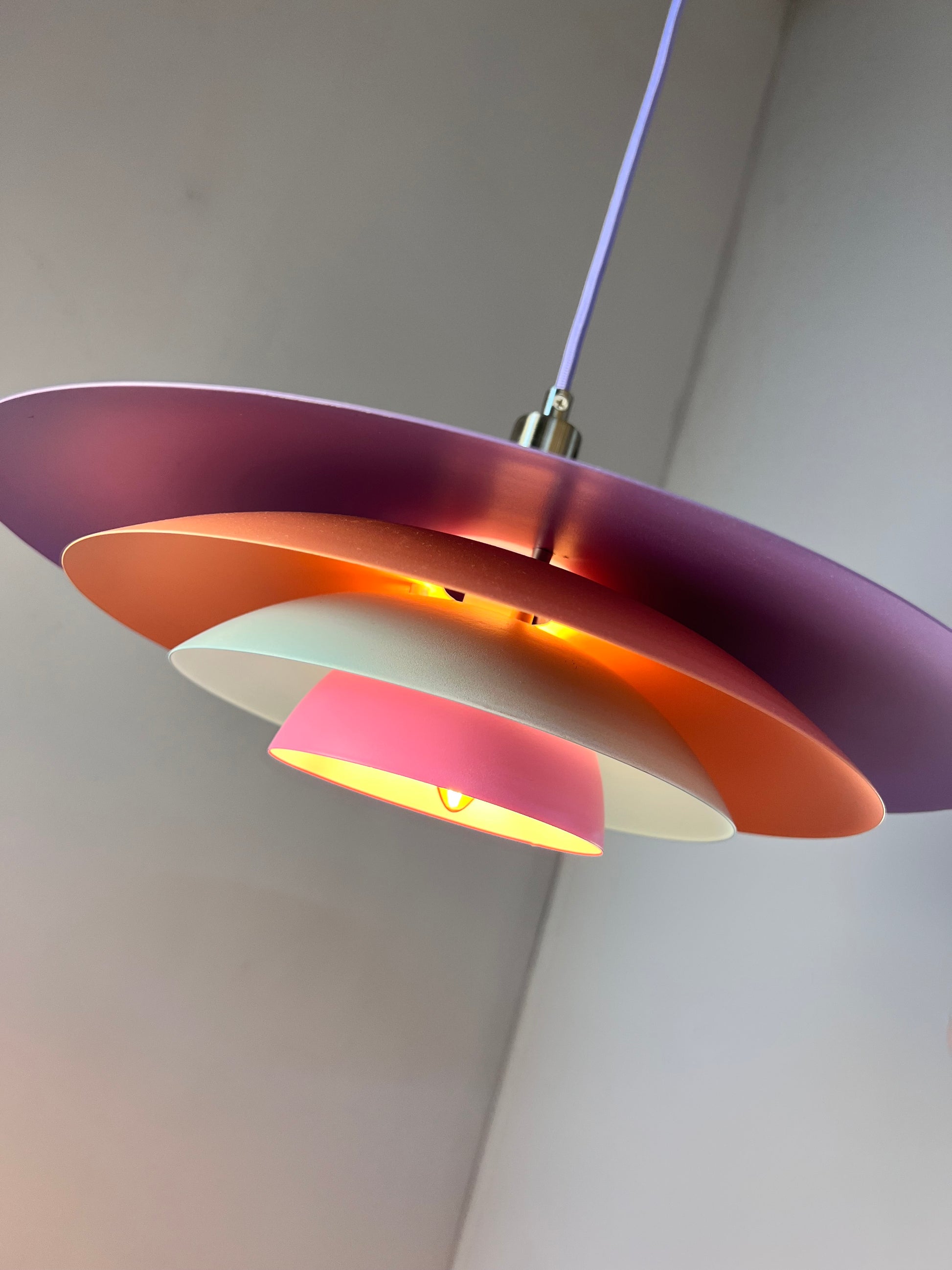 Lamellenlampe neu lackiert flieder peach pink aus Dänemark