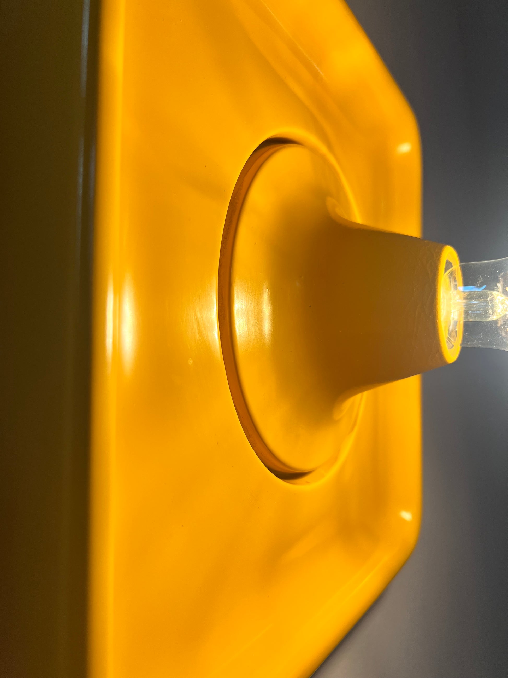 Wandlampe gelb von Schönbuch