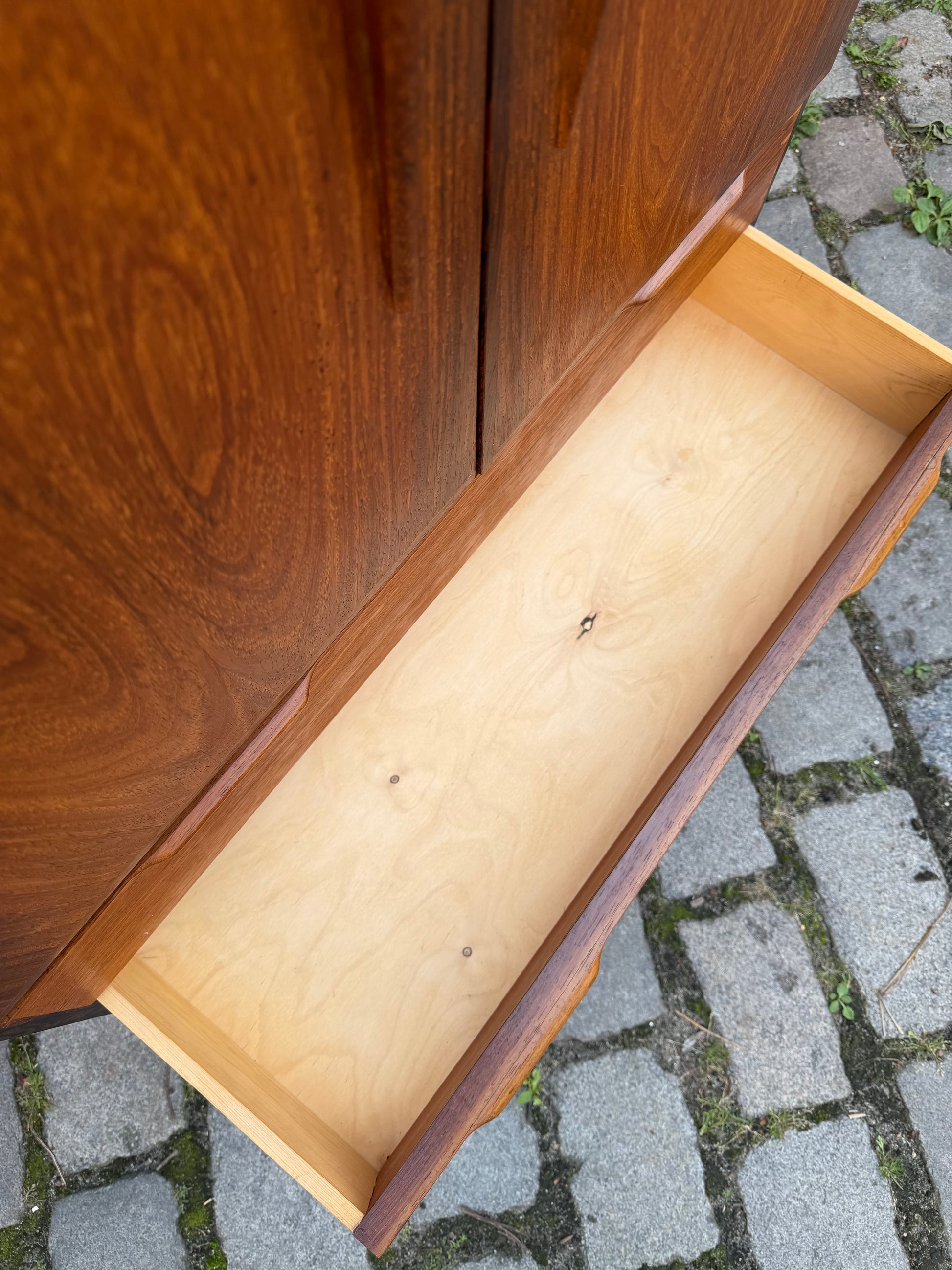 Kommodenschrank mit Flügeltüren & Schloss aus Dänemark